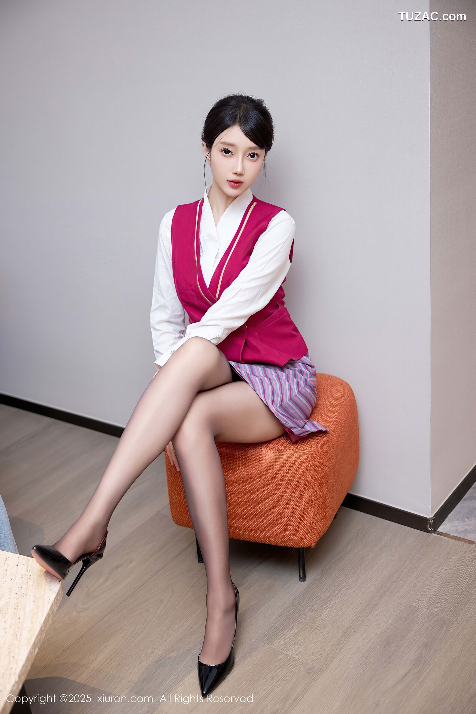 XiuRen秀人网-10620-玥儿玥er-空姐制服黑丝诱惑-2025.08.04