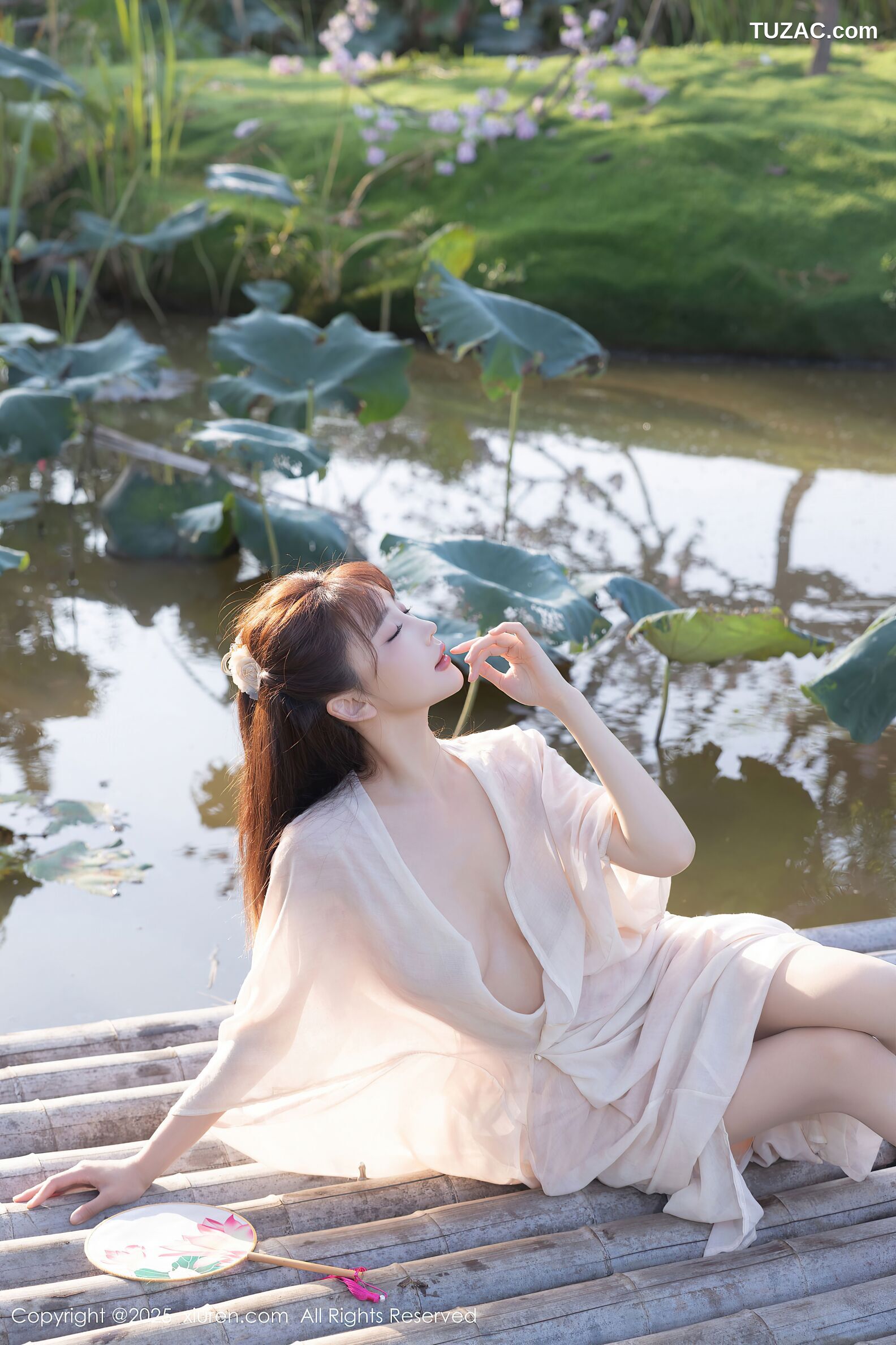 XiuRen秀人网-10630-陆萱萱-荷塘古风浅色薄纱肉色丝袜-2025.08.07