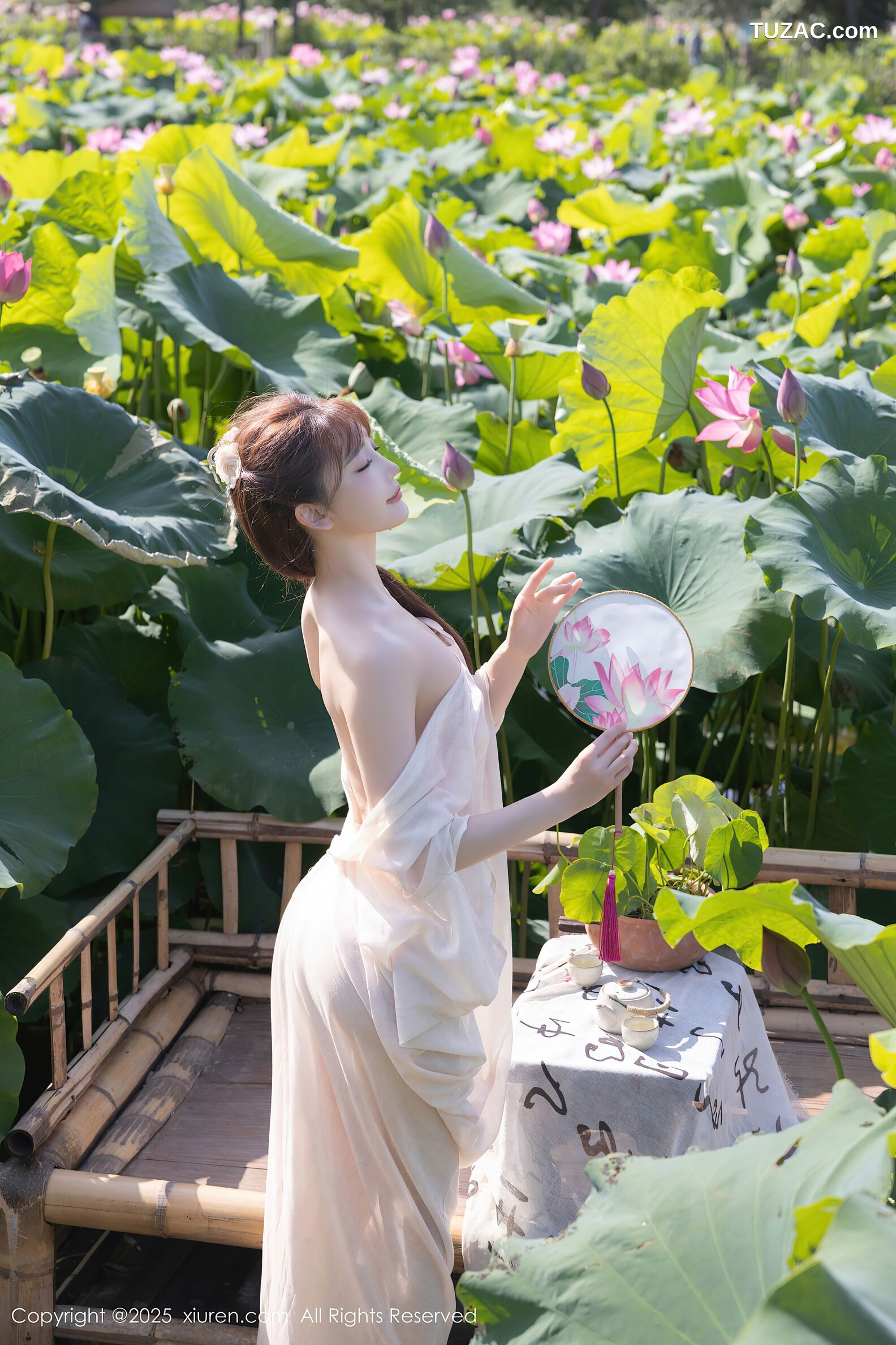 XiuRen秀人网-10630-陆萱萱-荷塘古风浅色薄纱肉色丝袜-2025.08.07