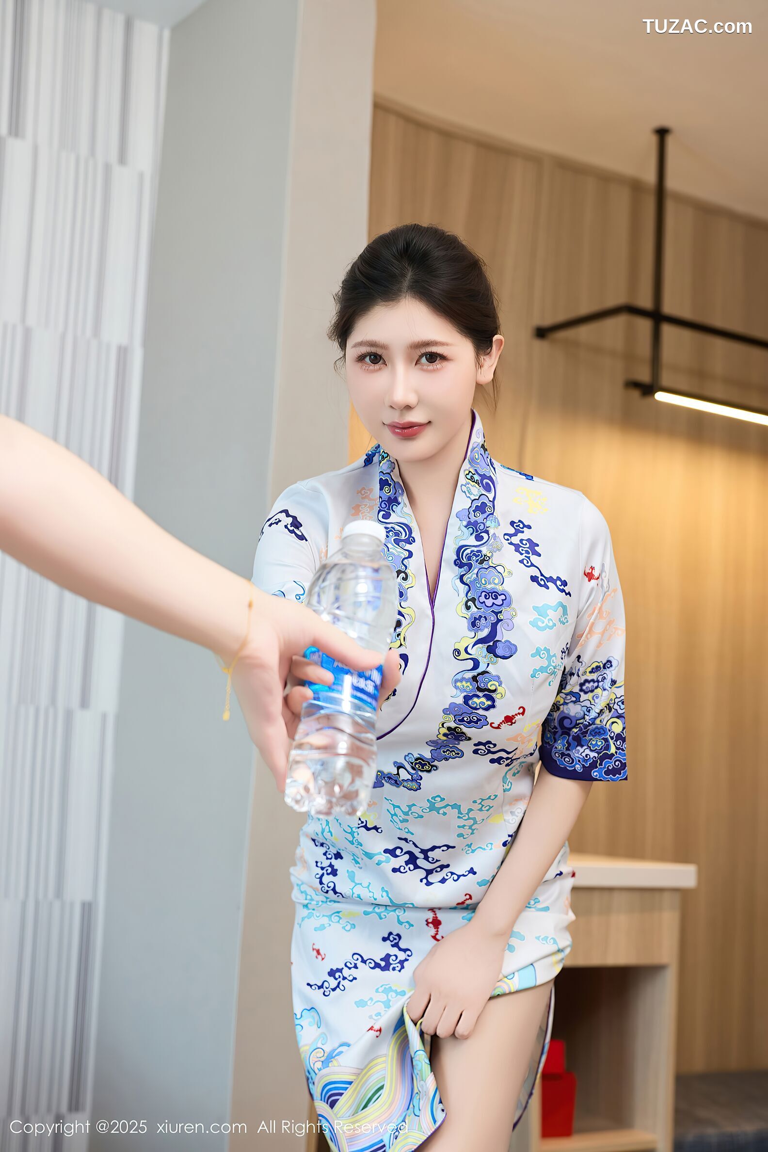 XiuRen秀人网-10654-尹甜甜-白色蓝印花旗袍白蕾丝内衣-2025.08.15