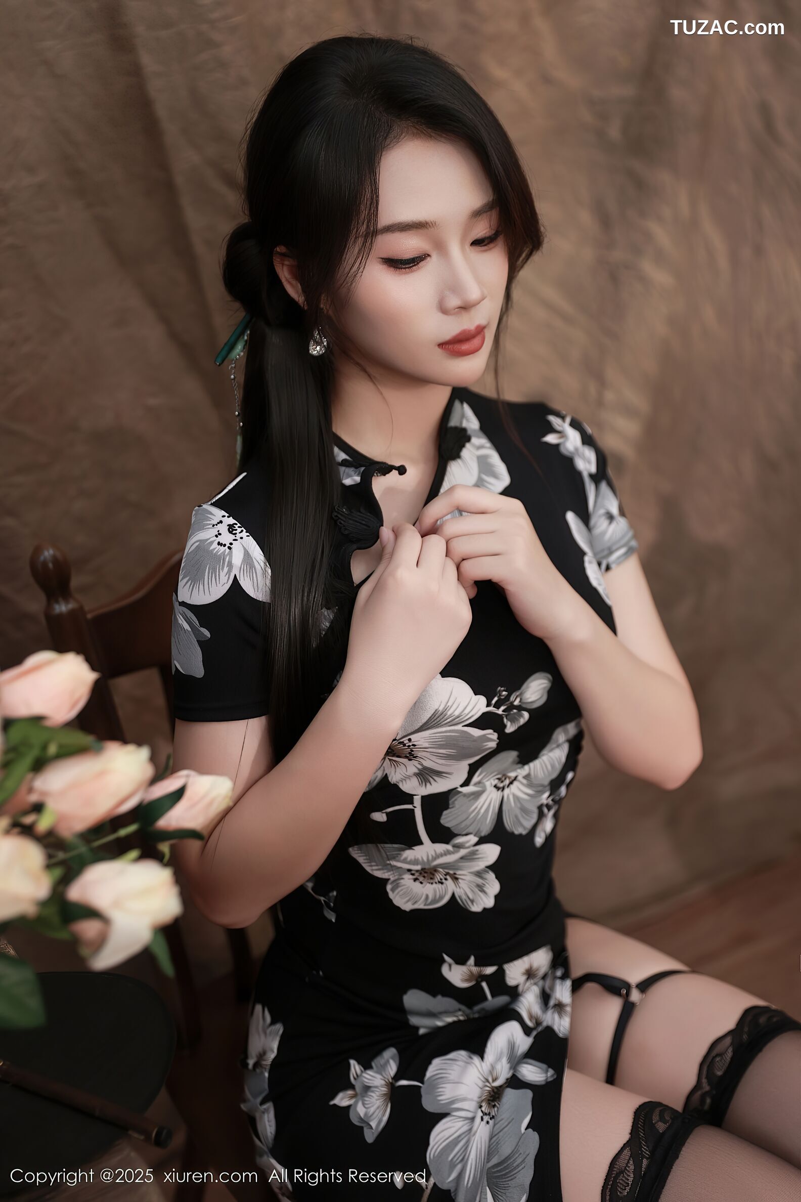 XiuRen秀人网-10655-南乔-黑色白印花旗袍紫色情趣内衣-2025.08.15