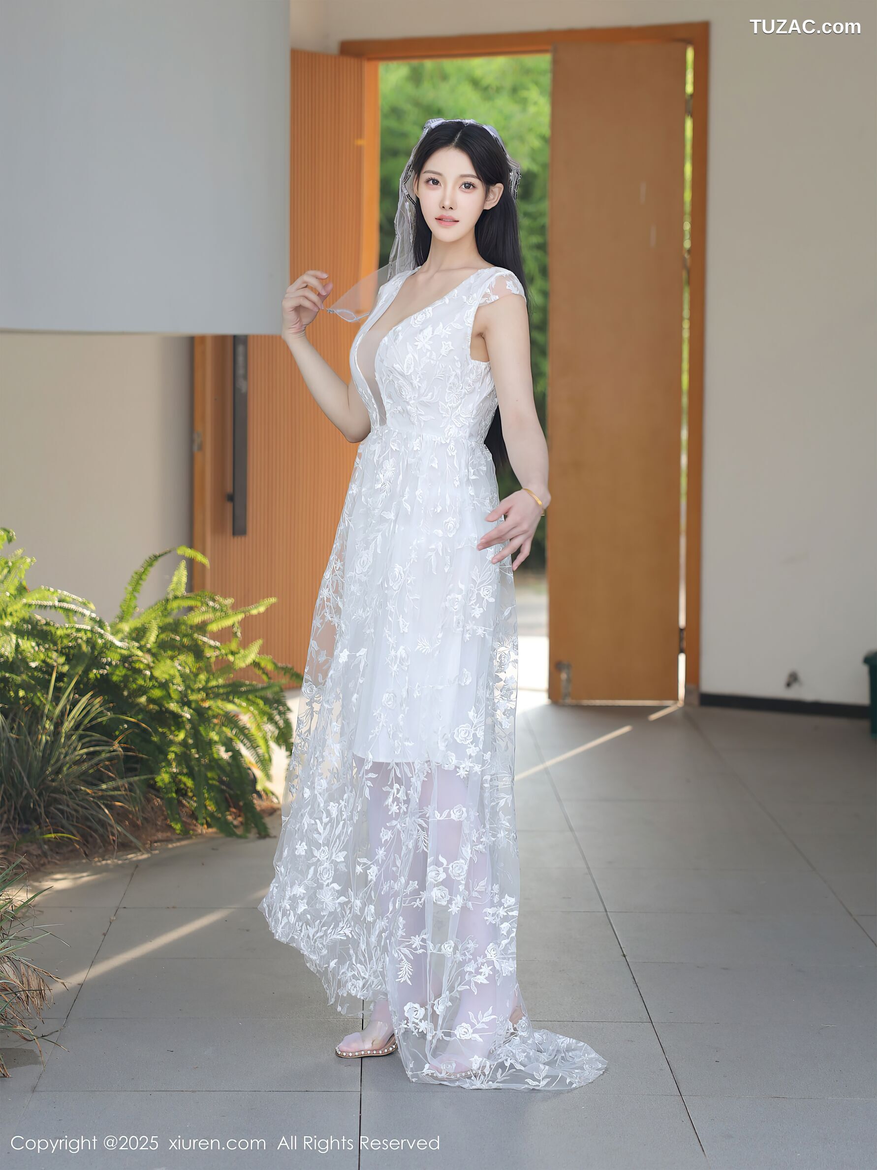 XiuRen秀人网-10661-梨霜儿-白色婚纱诱人白色丝袜-2025.08.18