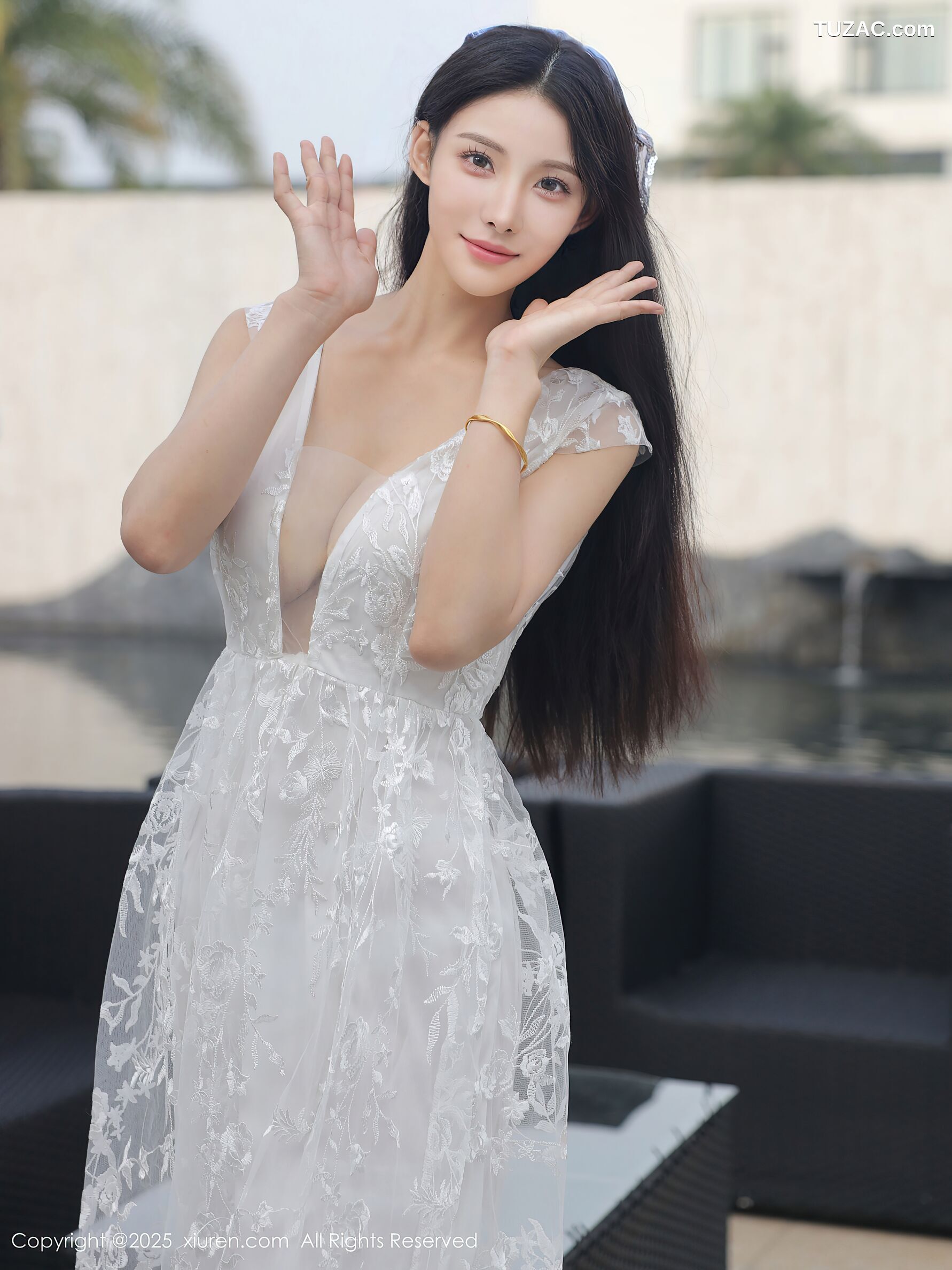 XiuRen秀人网-10661-梨霜儿-白色婚纱诱人白色丝袜-2025.08.18