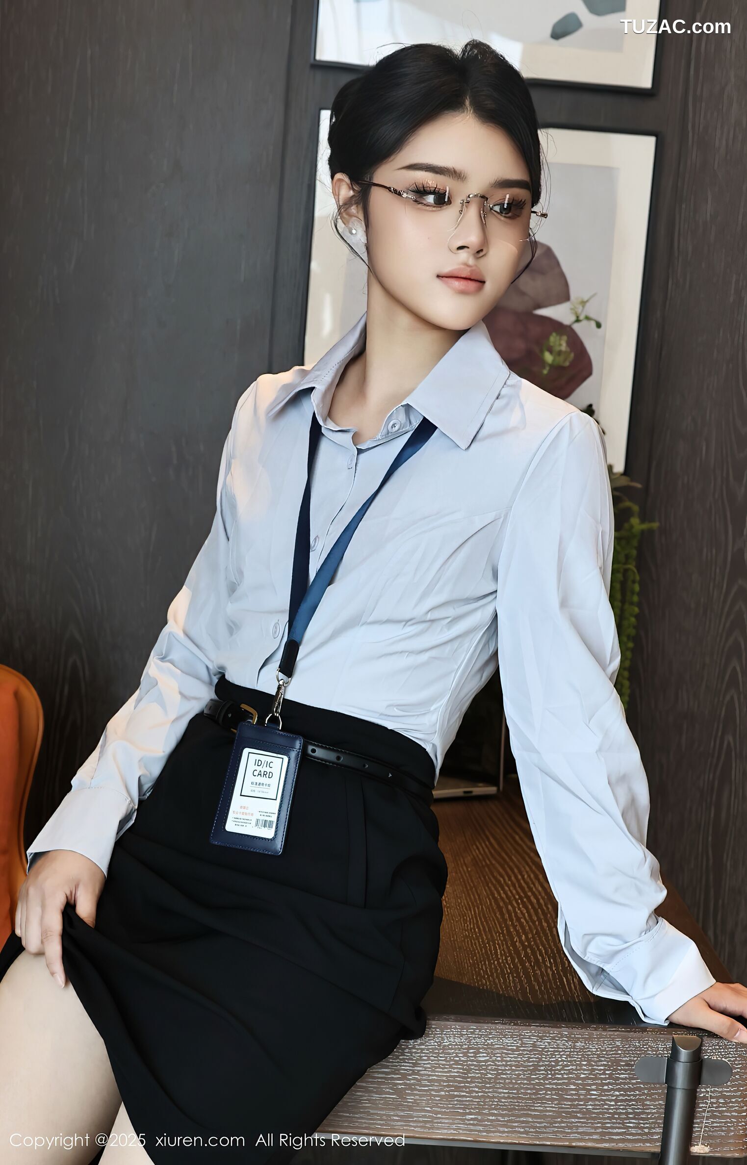 XiuRen秀人网-10674-糯梨子-OL白衬衫黑短裙肉丝-2025.08.21