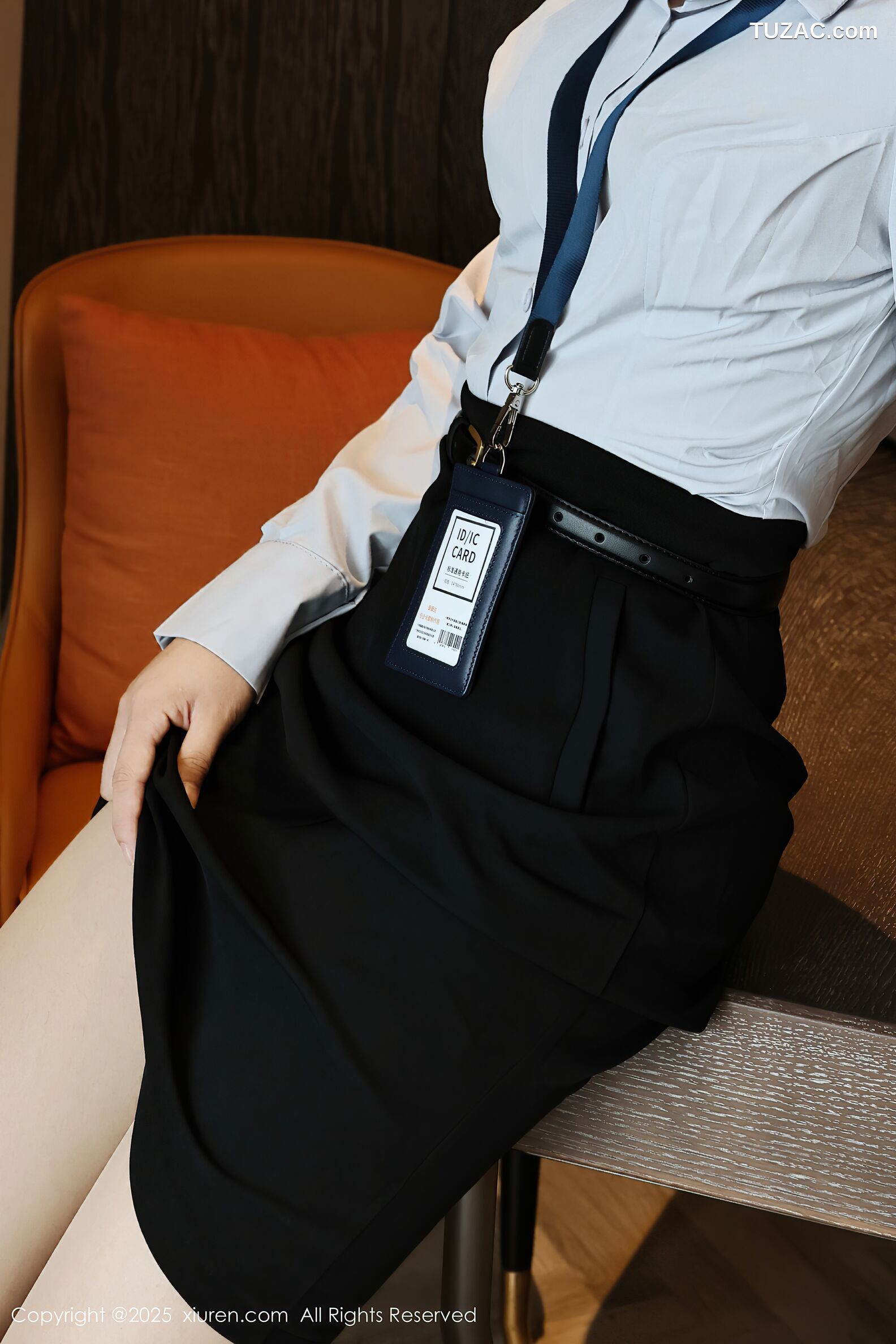 XiuRen秀人网-10674-糯梨子-OL白衬衫黑短裙肉丝-2025.08.21