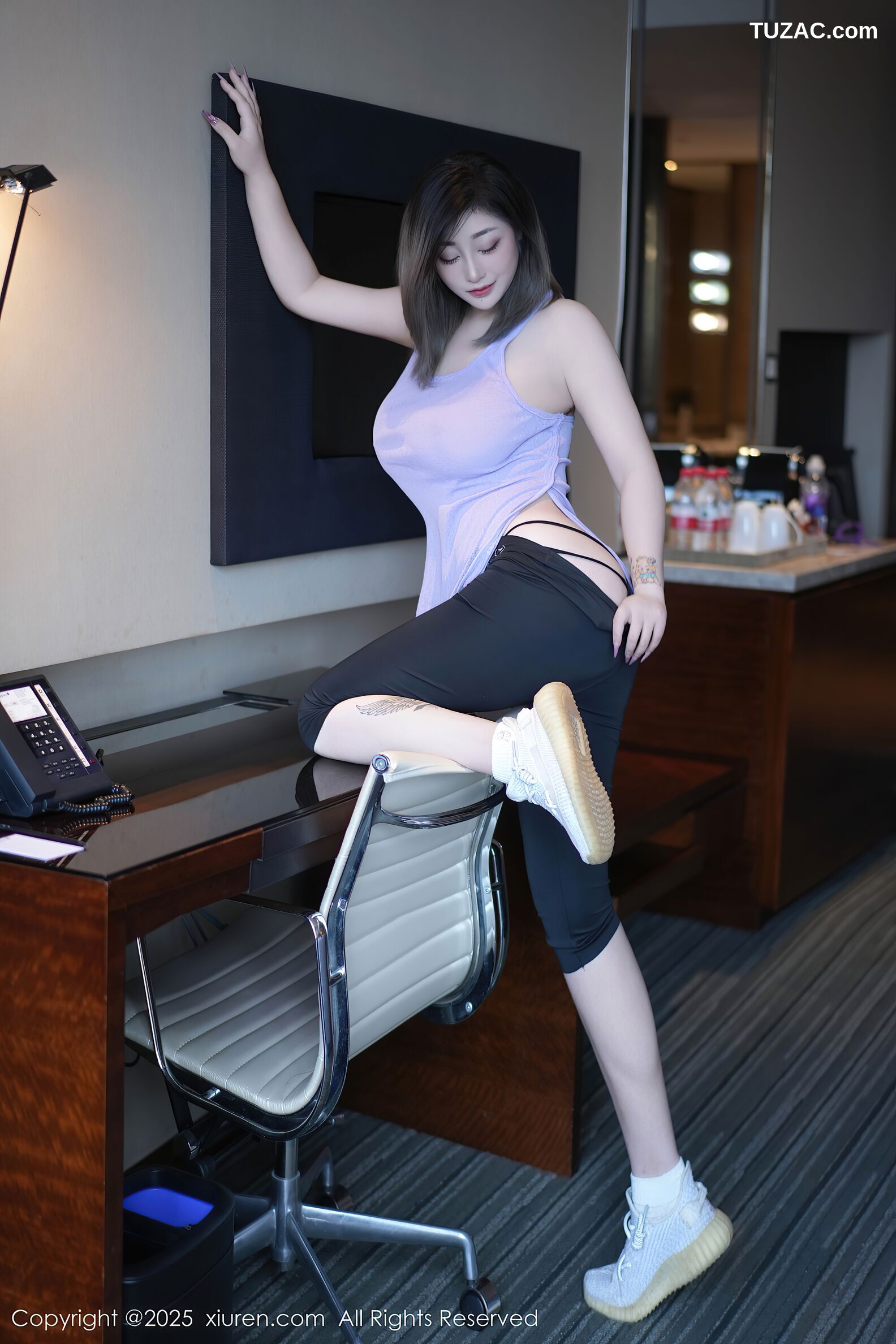 XiuRen秀人网-10682-妲己_Toxic-紫灰色上衣运动美女-2025.08.22
