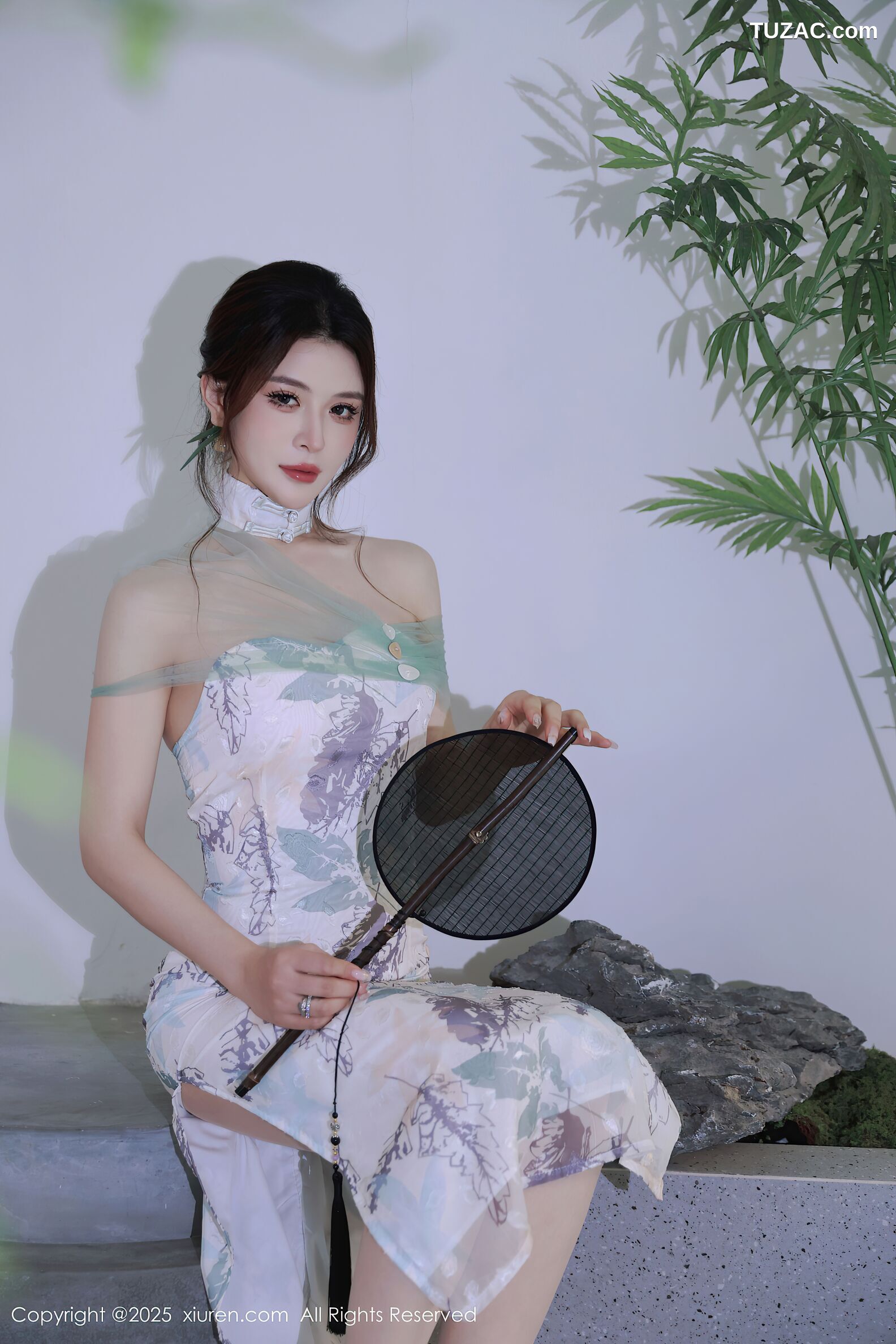 XiuRen秀人网-10694-阿依莎-浅色古风裙白蕾丝内衣-2025.08.27