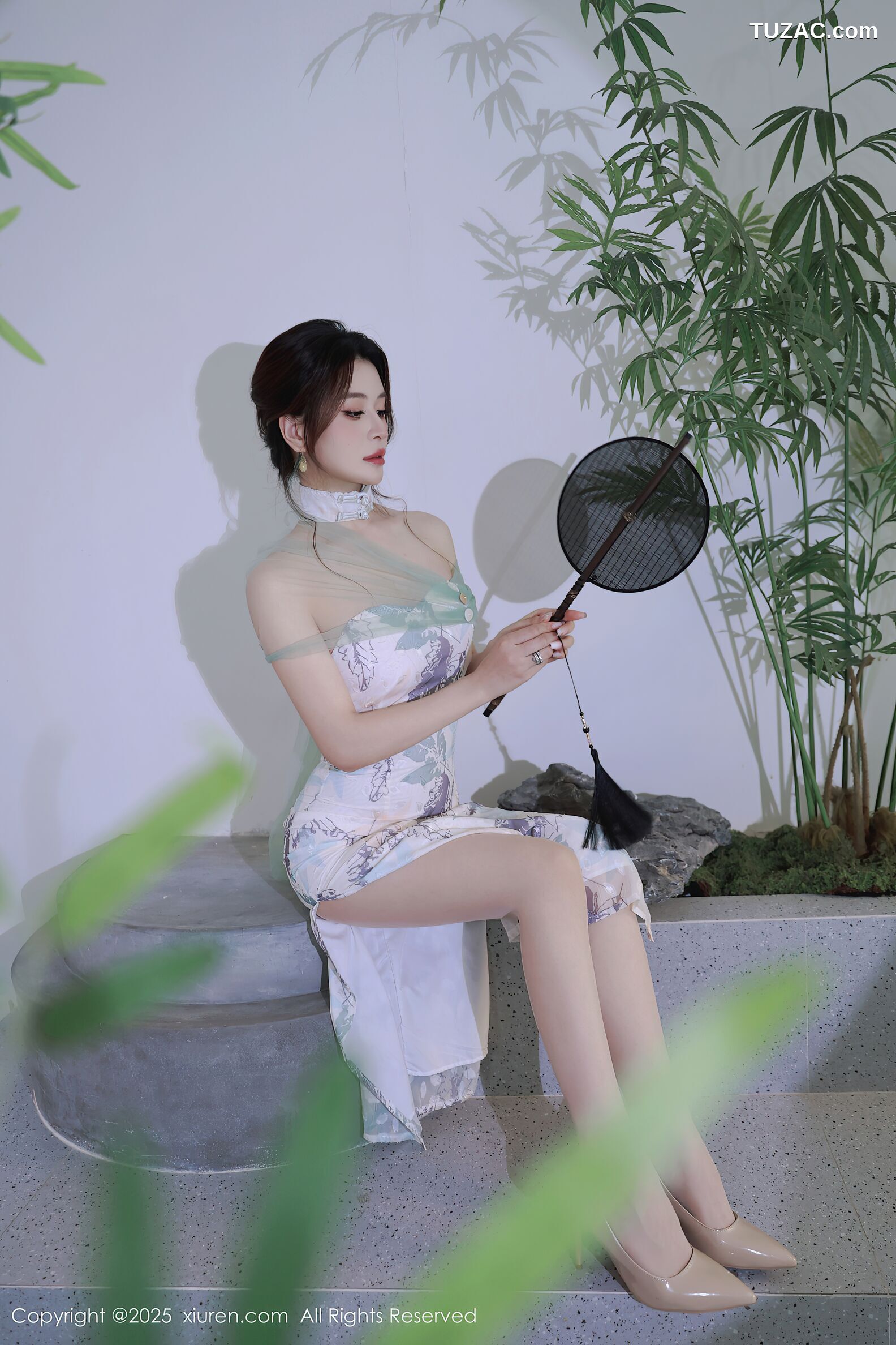 XiuRen秀人网-10694-阿依莎-浅色古风裙白蕾丝内衣-2025.08.27