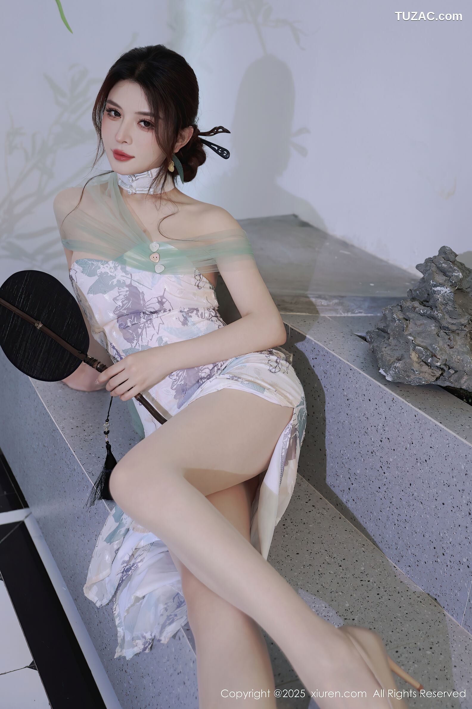 XiuRen秀人网-10694-阿依莎-浅色古风裙白蕾丝内衣-2025.08.27