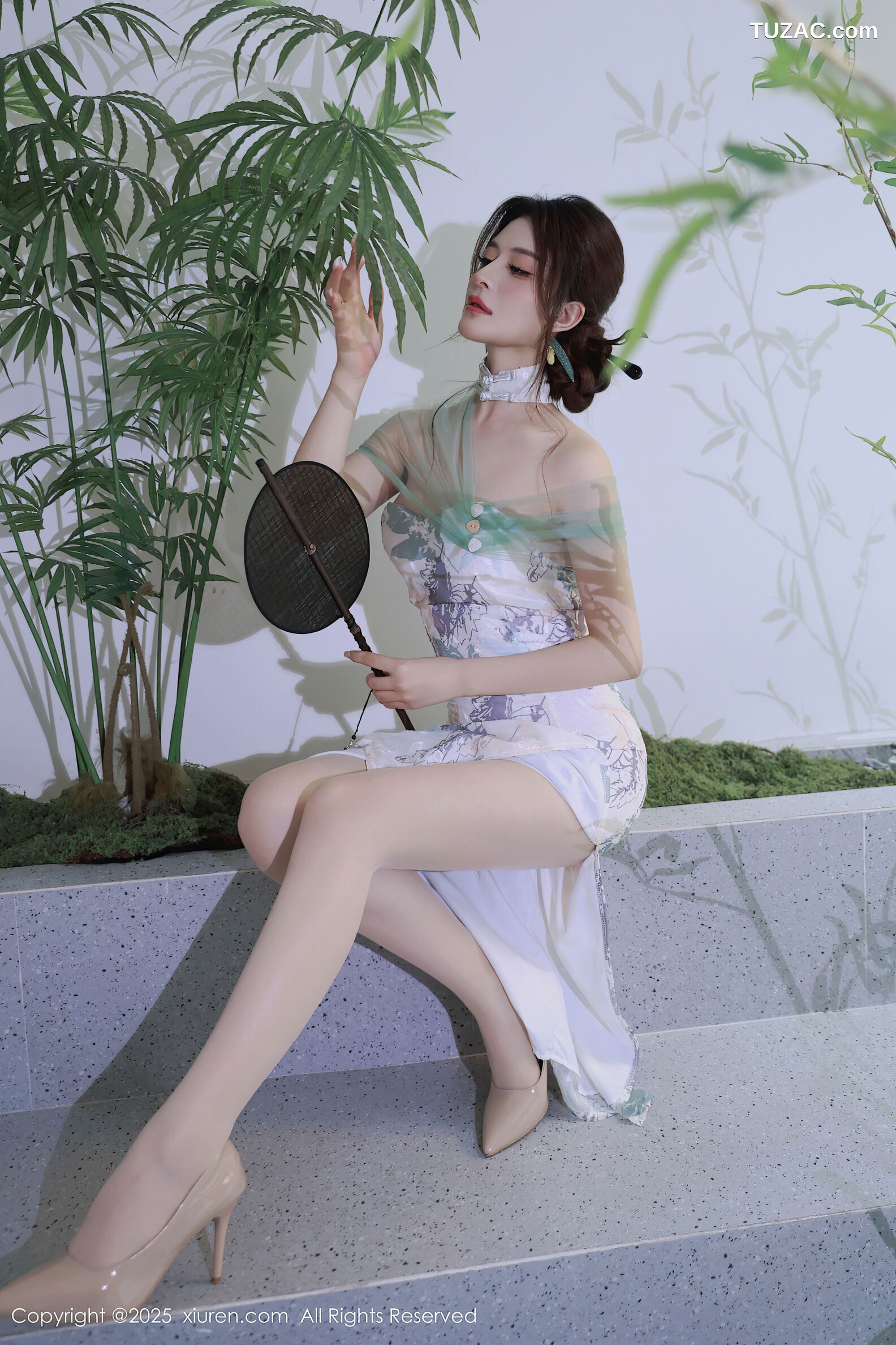 XiuRen秀人网-10694-阿依莎-浅色古风裙白蕾丝内衣-2025.08.27