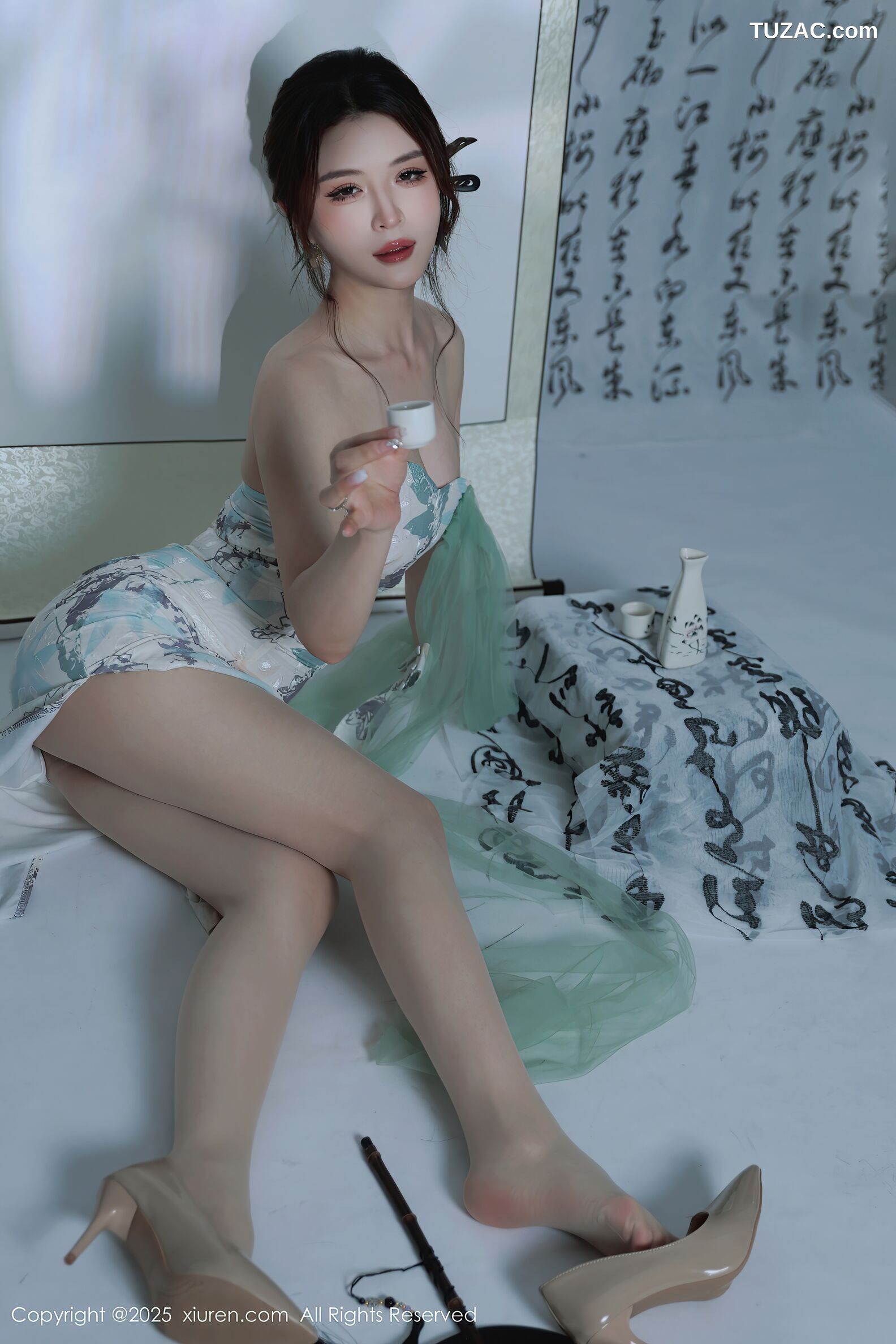 XiuRen秀人网-10694-阿依莎-浅色古风裙白蕾丝内衣-2025.08.27