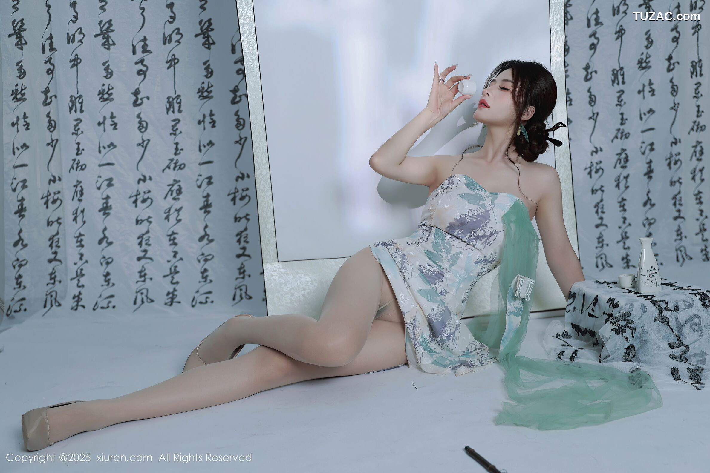 XiuRen秀人网-10694-阿依莎-浅色古风裙白蕾丝内衣-2025.08.27