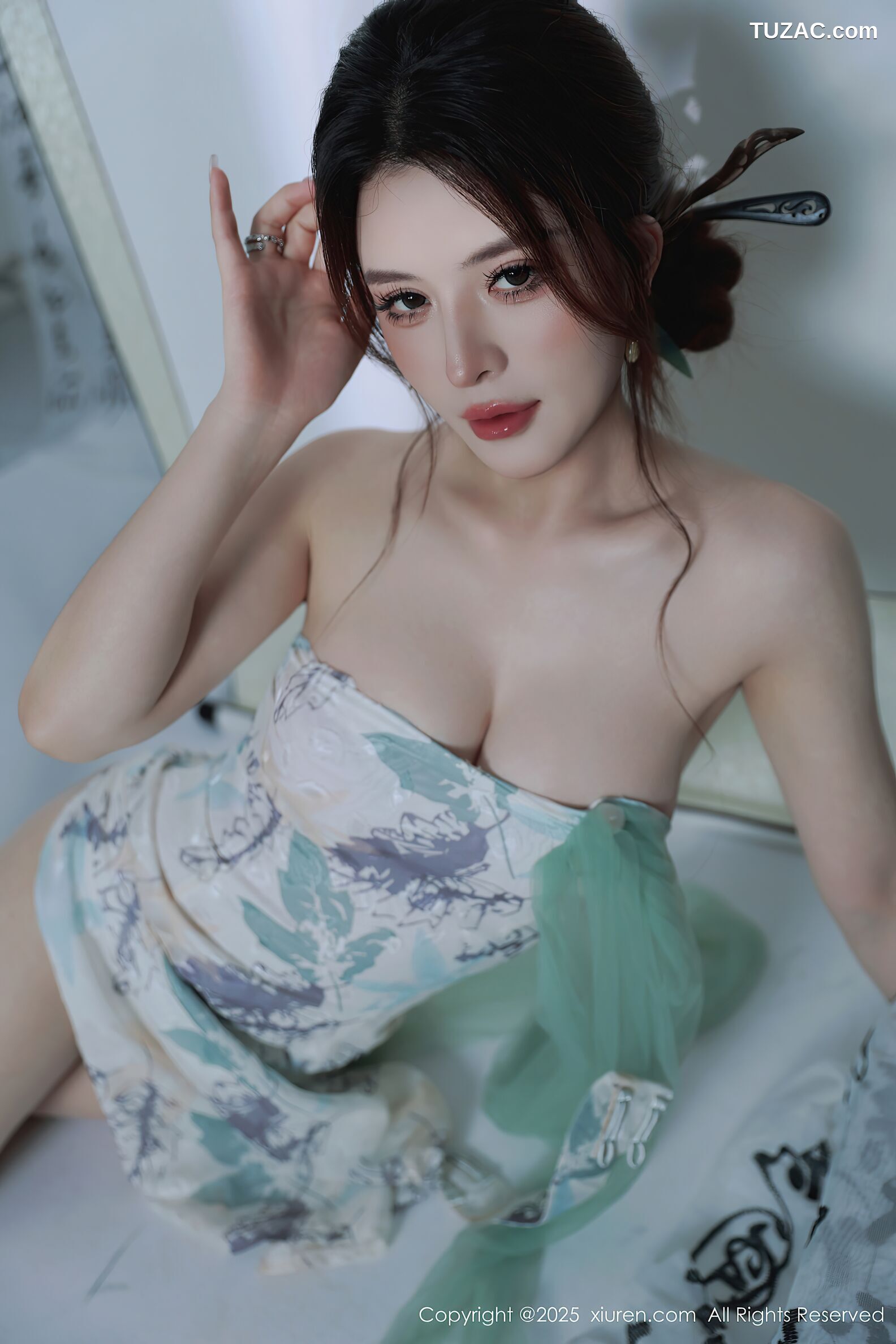 XiuRen秀人网-10694-阿依莎-浅色古风裙白蕾丝内衣-2025.08.27
