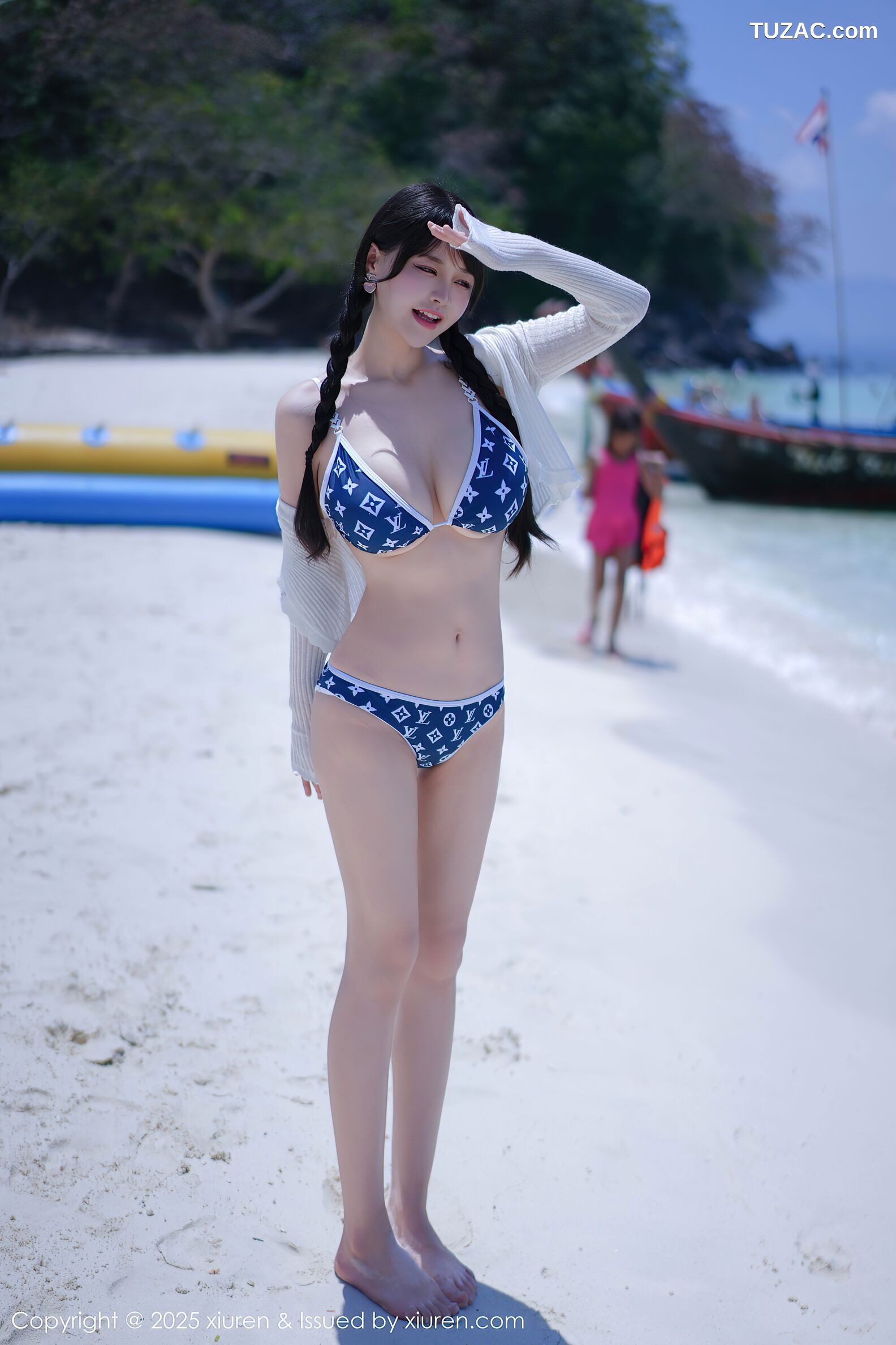 XiuRen秀人网-10699-心上可Flora-海滩深蓝比基尼-轻透黑纱黑丝-2025.08.28
