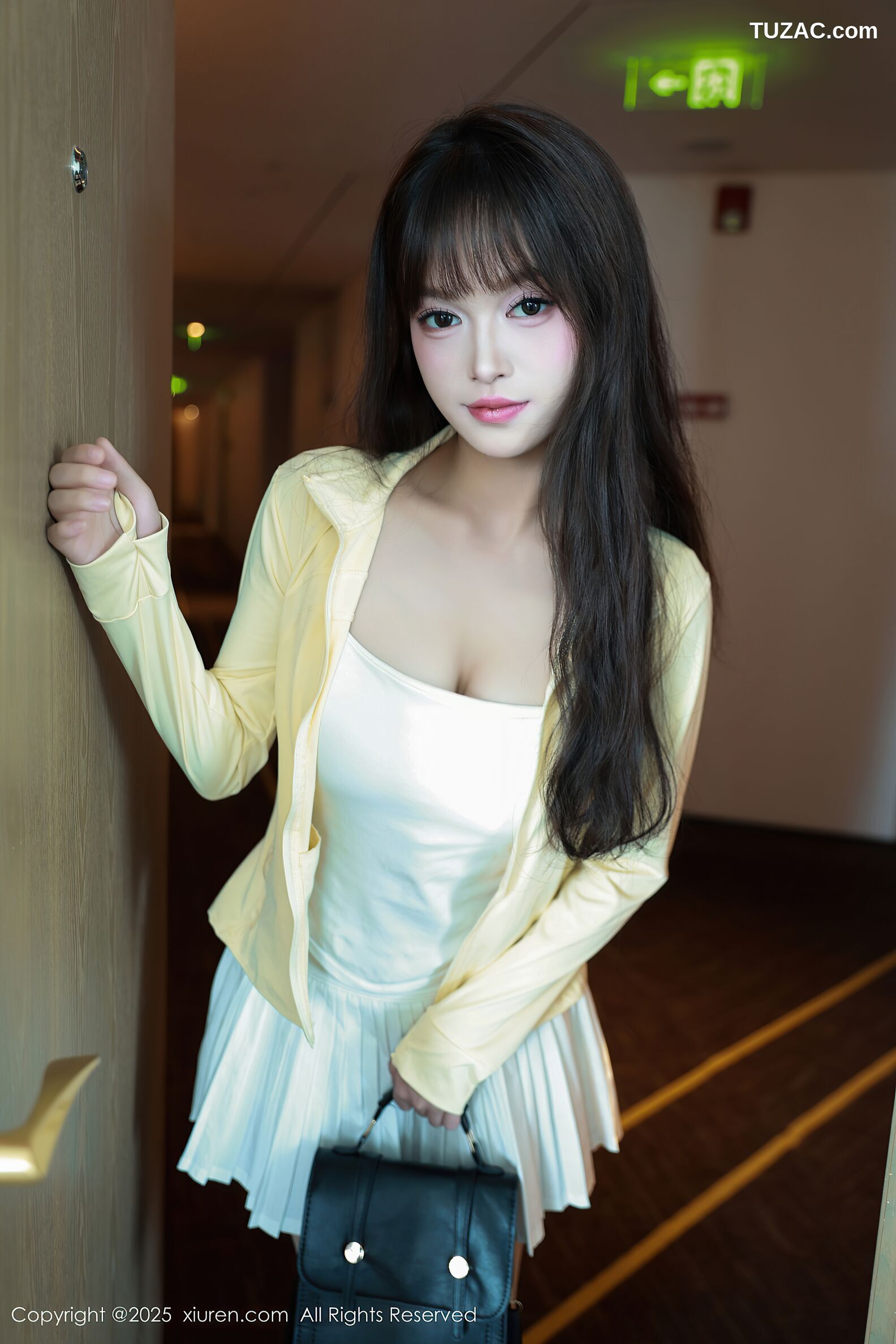 XiuRen秀人网-10702-糯咪-白色短裙白色丝袜-2025.08.28