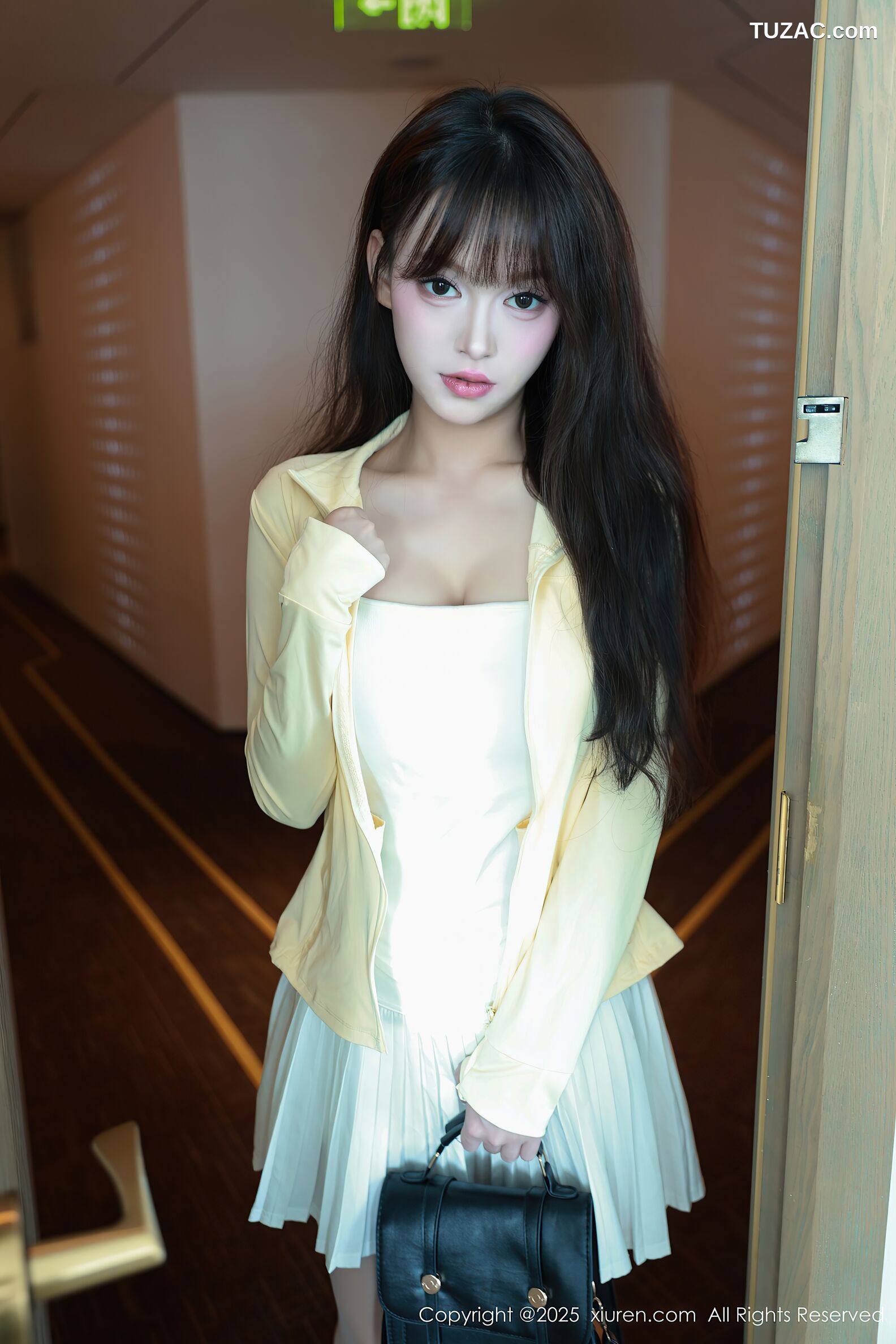 XiuRen秀人网-10702-糯咪-白色短裙白色丝袜-2025.08.28