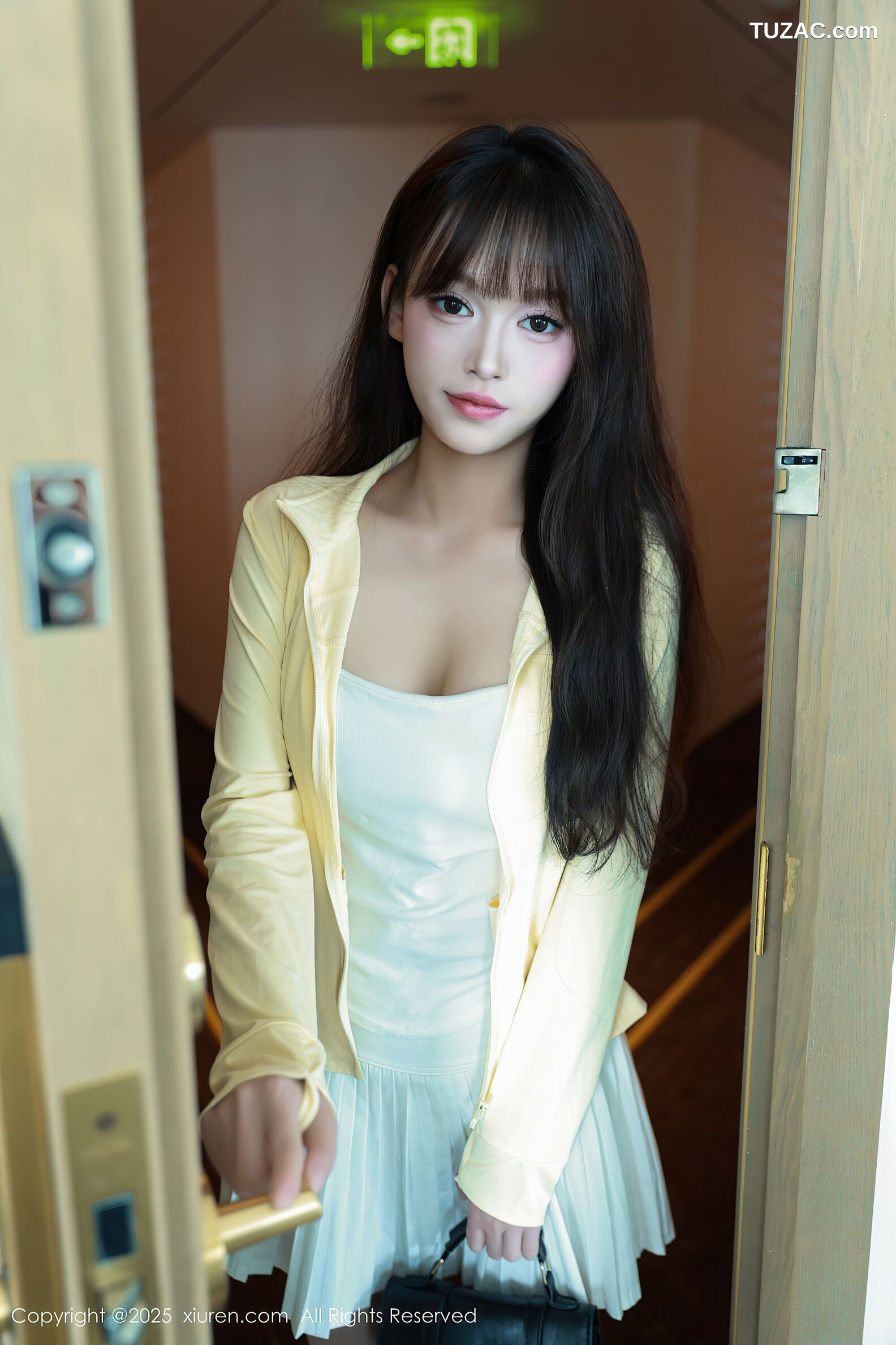 XiuRen秀人网-10702-糯咪-白色短裙白色丝袜-2025.08.28