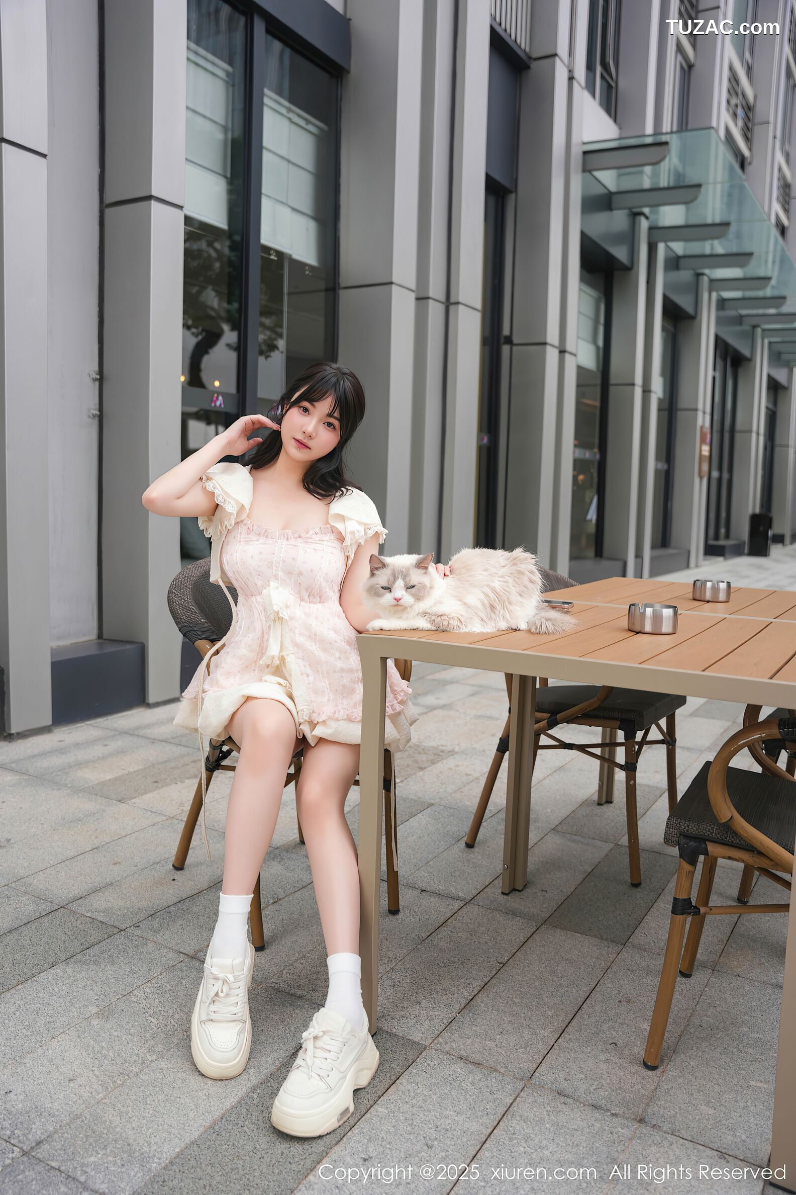 XiuRen秀人网-10734-软情-白色连衣短裙女孩与猫咪-2025.09.05