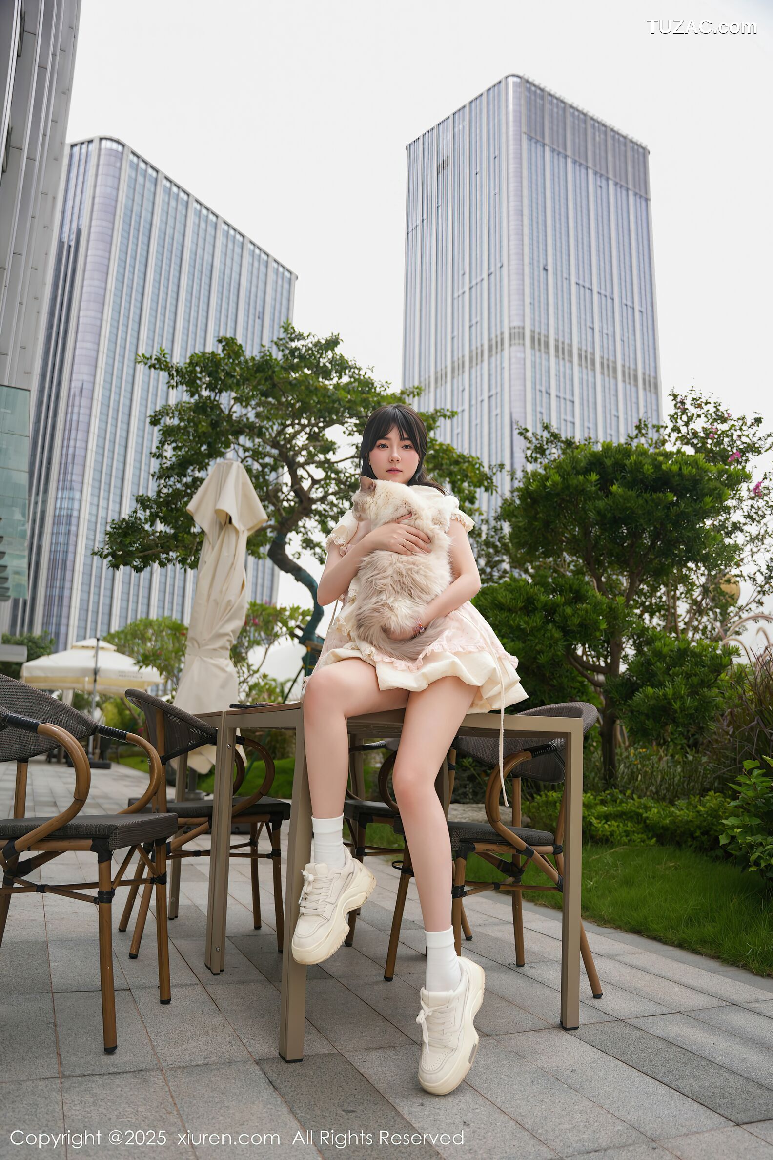 XiuRen秀人网-10734-软情-白色连衣短裙女孩与猫咪-2025.09.05