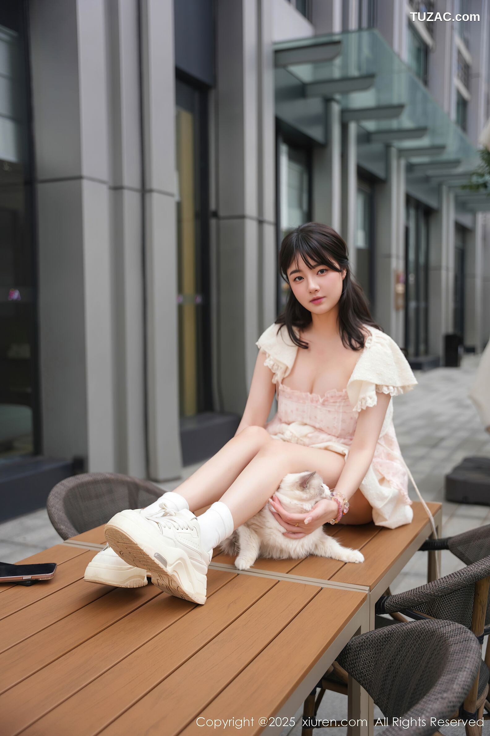 XiuRen秀人网-10734-软情-白色连衣短裙女孩与猫咪-2025.09.05
