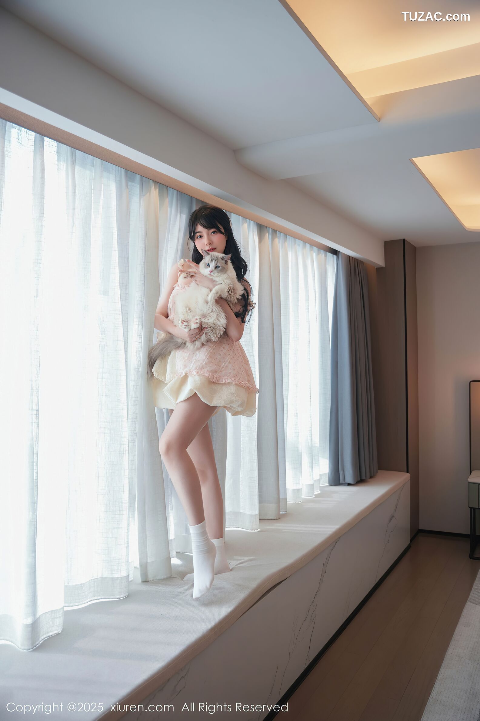 XiuRen秀人网-10734-软情-白色连衣短裙女孩与猫咪-2025.09.05