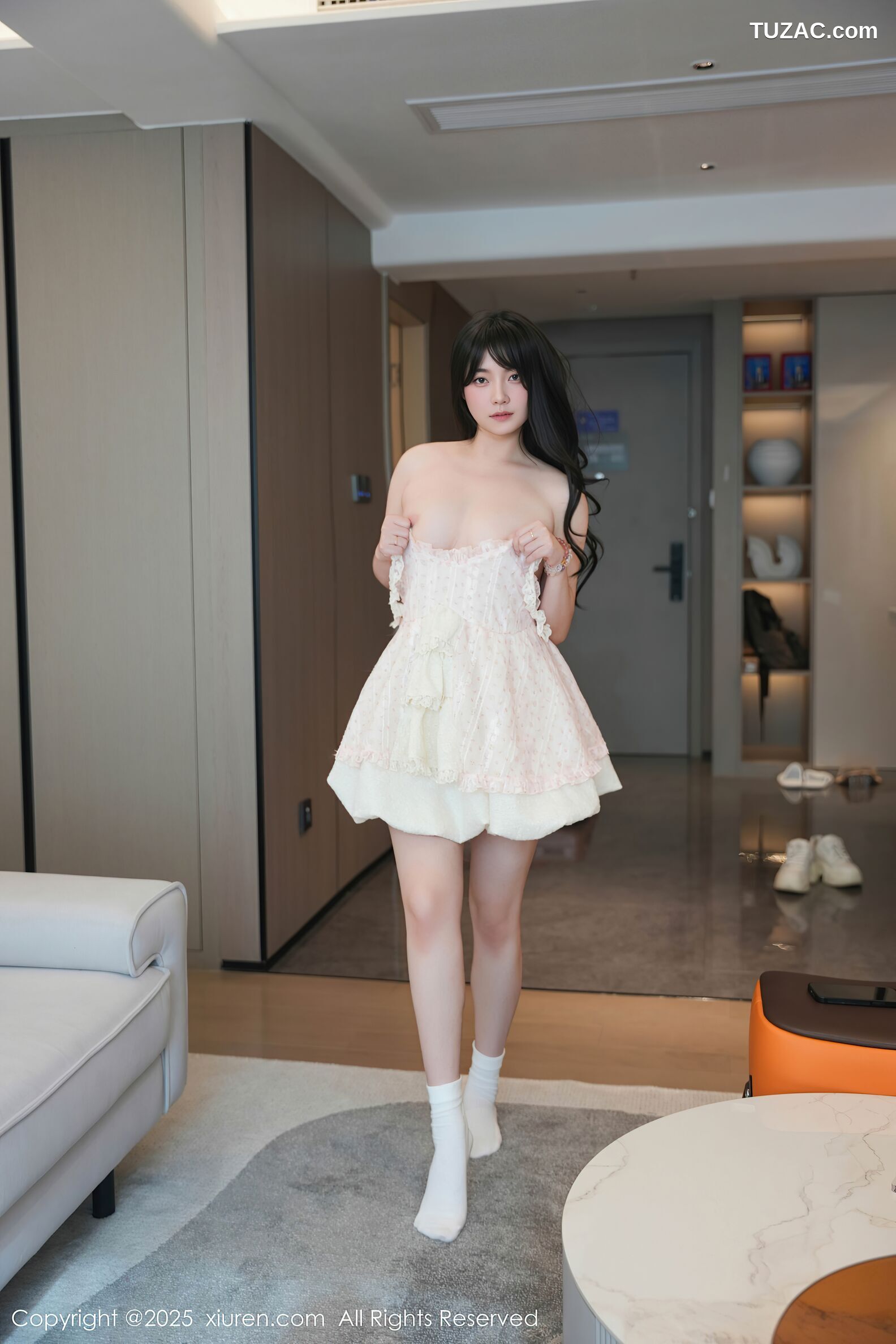 XiuRen秀人网-10734-软情-白色连衣短裙女孩与猫咪-2025.09.05