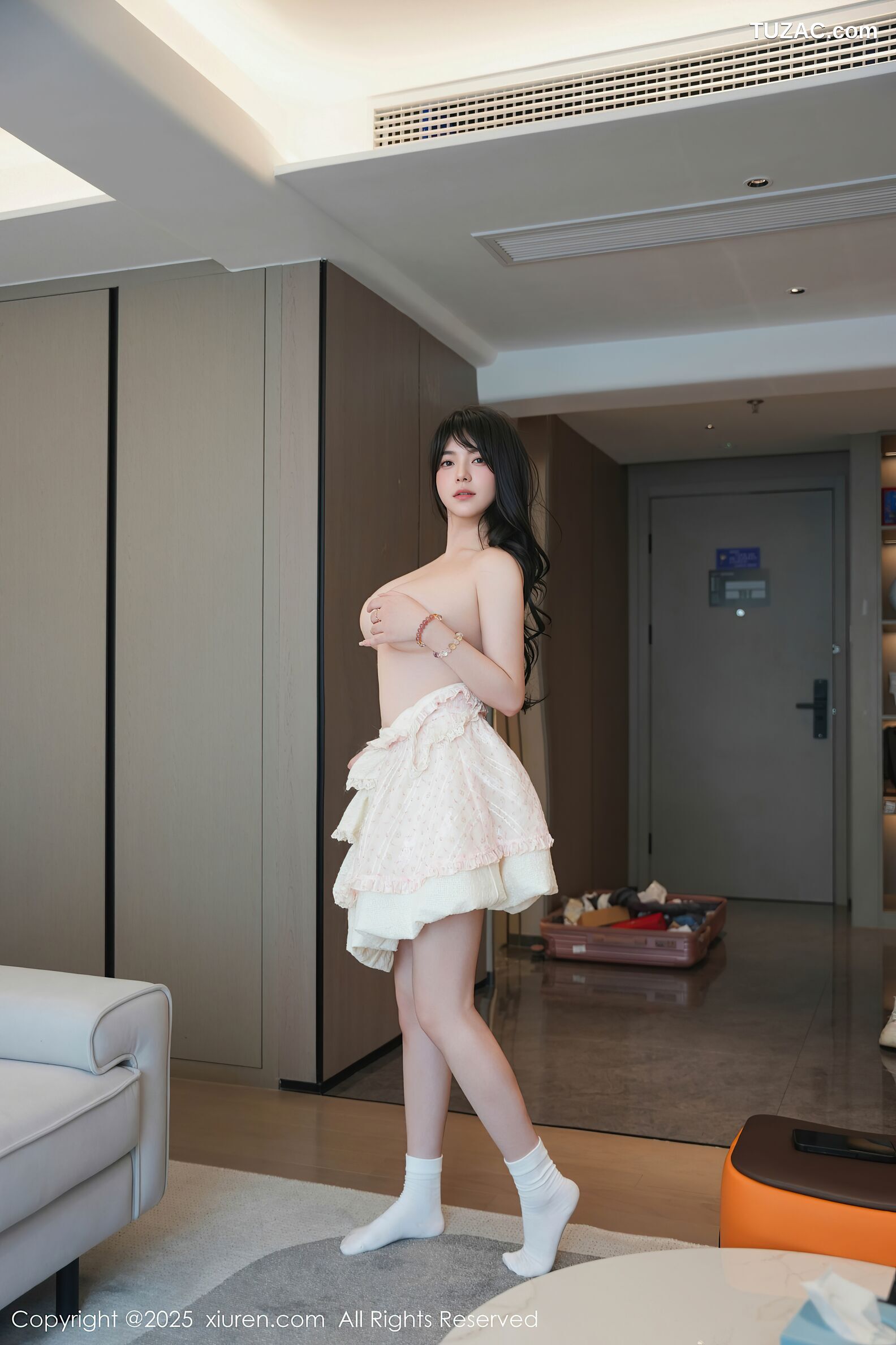 XiuRen秀人网-10734-软情-白色连衣短裙女孩与猫咪-2025.09.05
