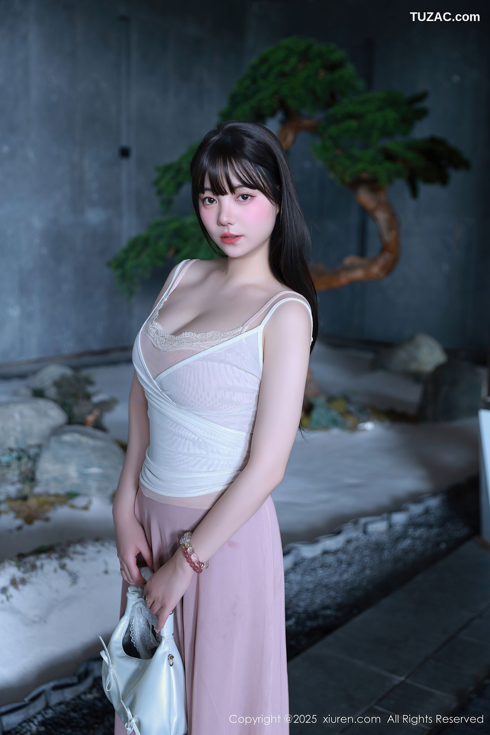 XiuRen秀人网-10746-软情-白色吊带粉色内衣曼妙身姿-2025.09.09