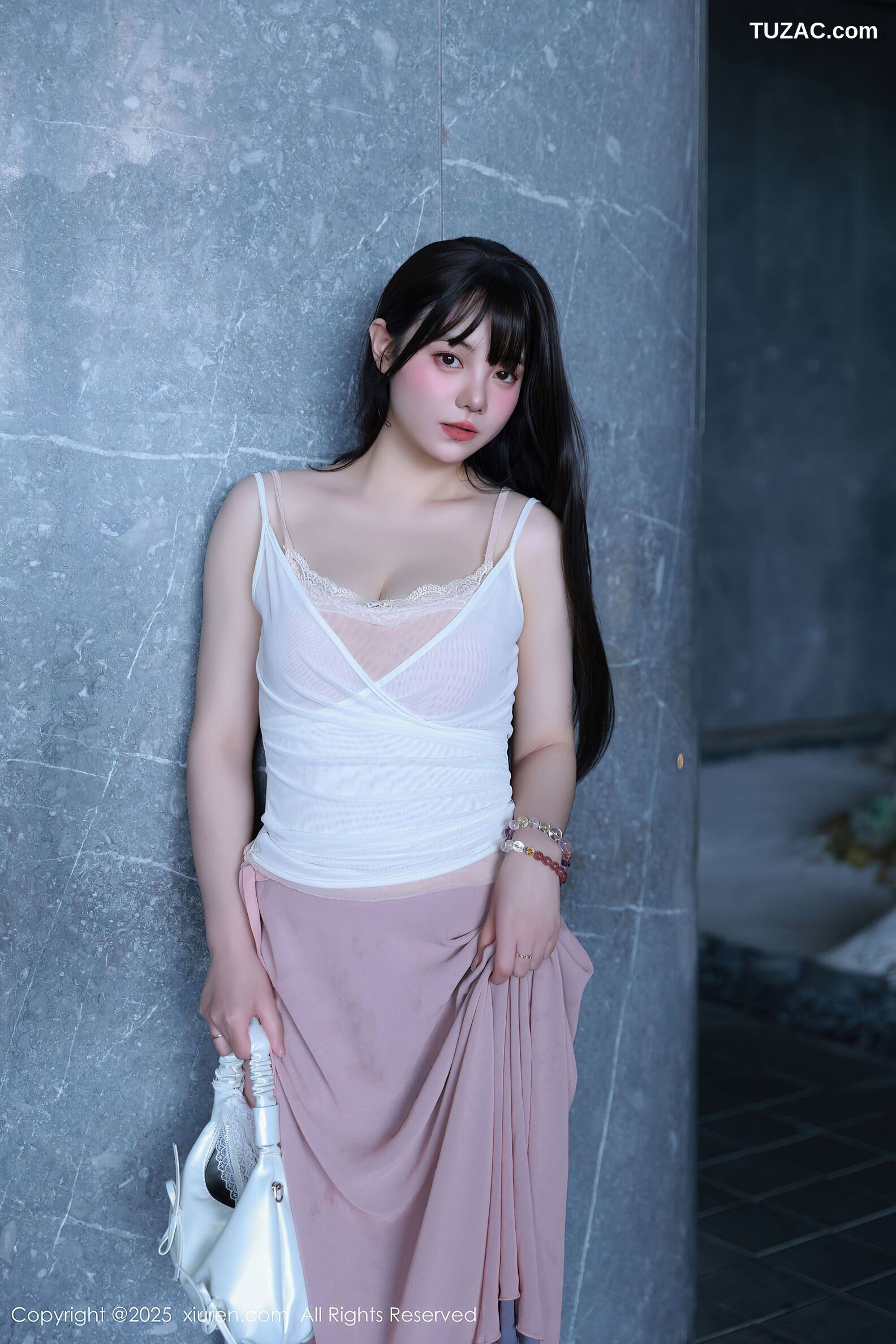 XiuRen秀人网-10746-软情-白色吊带粉色内衣曼妙身姿-2025.09.09