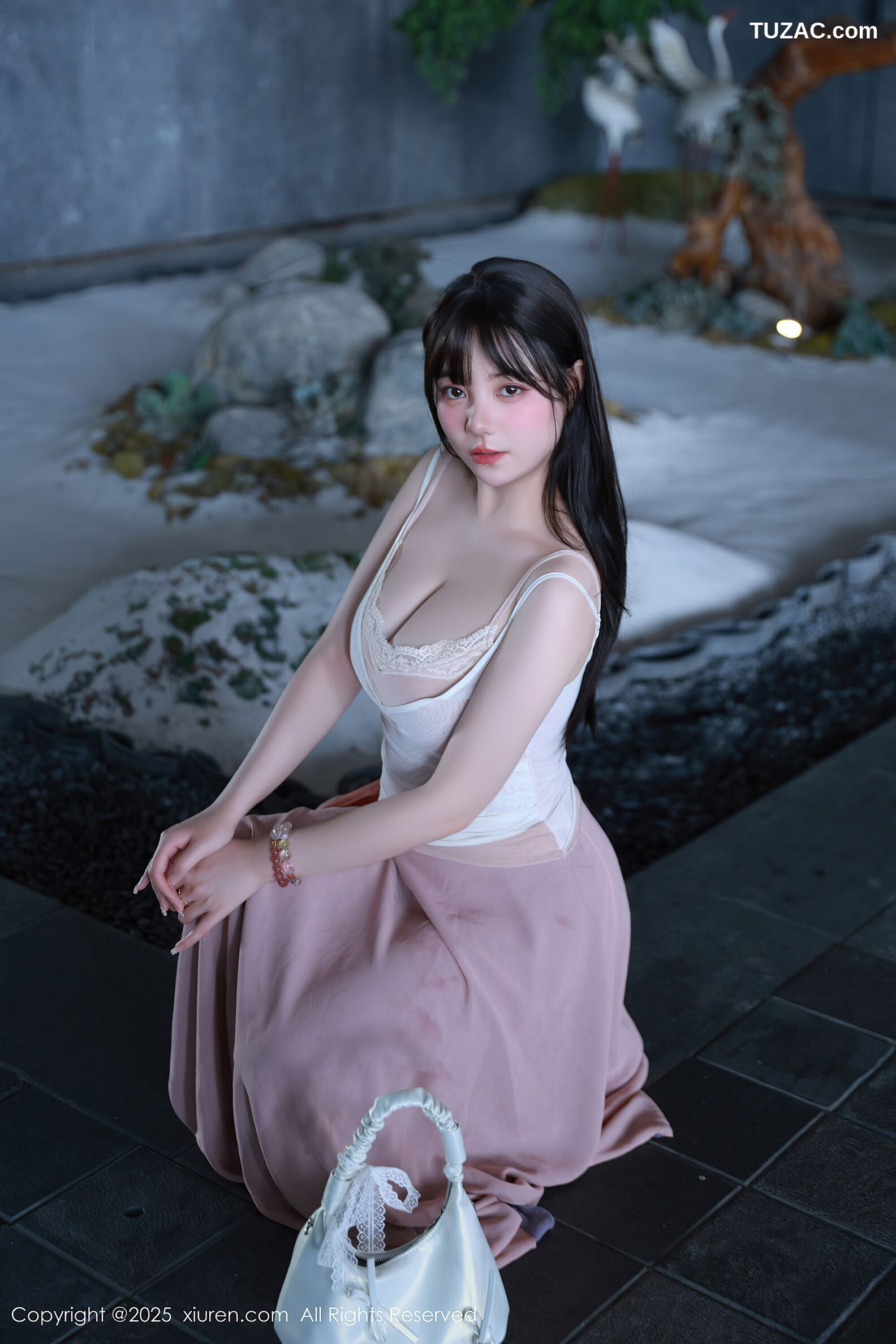 XiuRen秀人网-10746-软情-白色吊带粉色内衣曼妙身姿-2025.09.09