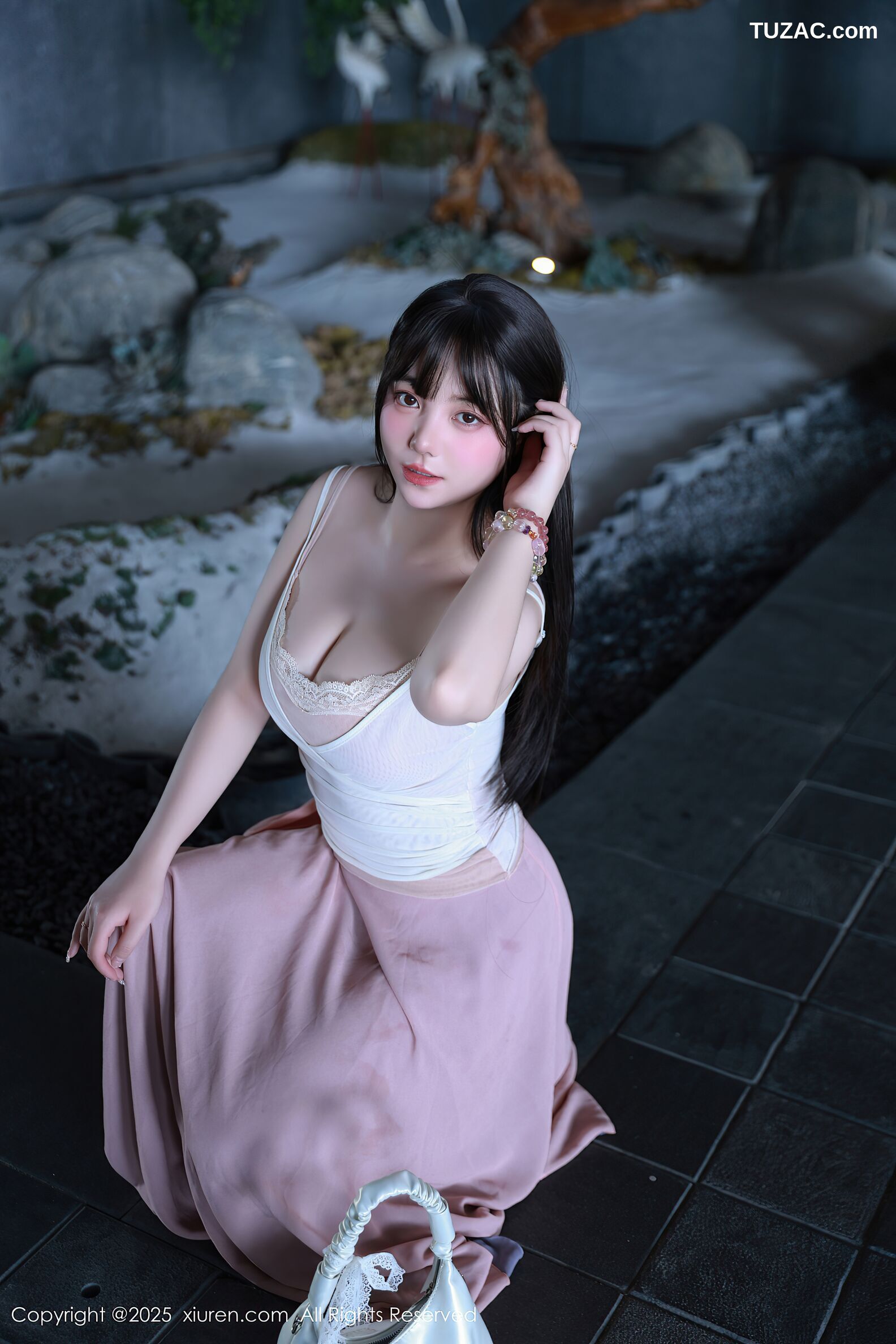 XiuRen秀人网-10746-软情-白色吊带粉色内衣曼妙身姿-2025.09.09