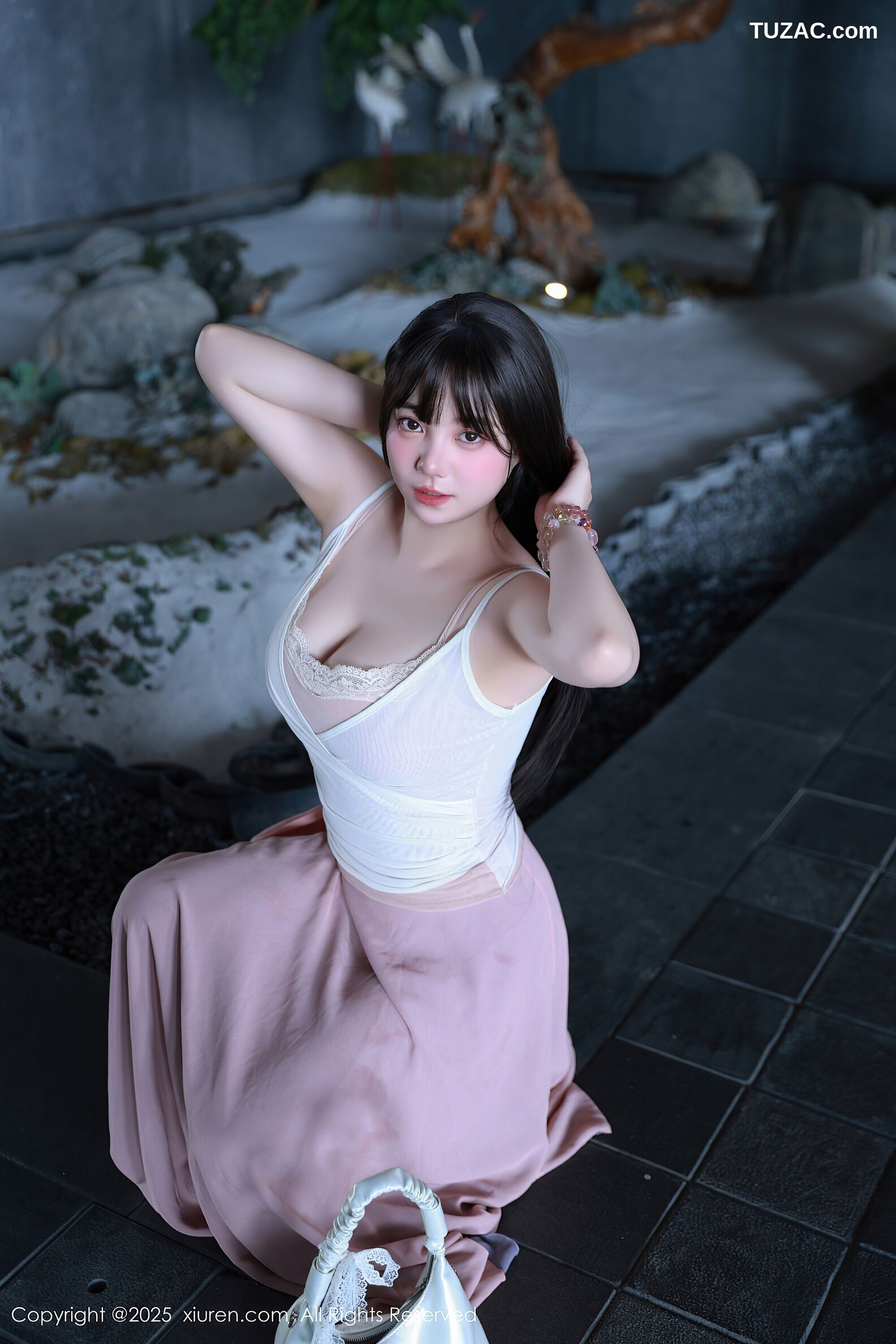 XiuRen秀人网-10746-软情-白色吊带粉色内衣曼妙身姿-2025.09.09