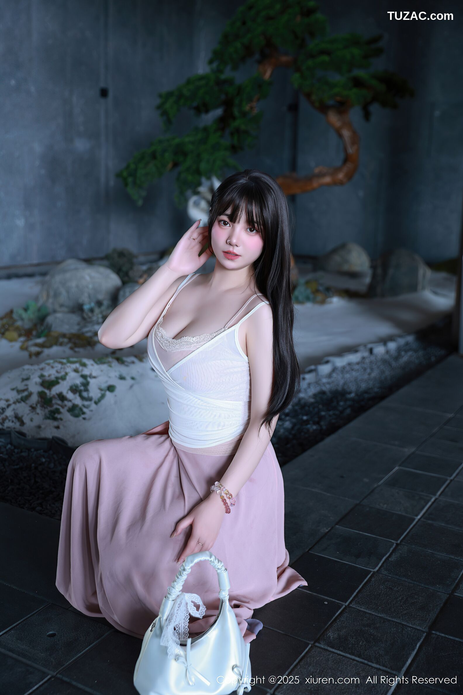 XiuRen秀人网-10746-软情-白色吊带粉色内衣曼妙身姿-2025.09.09