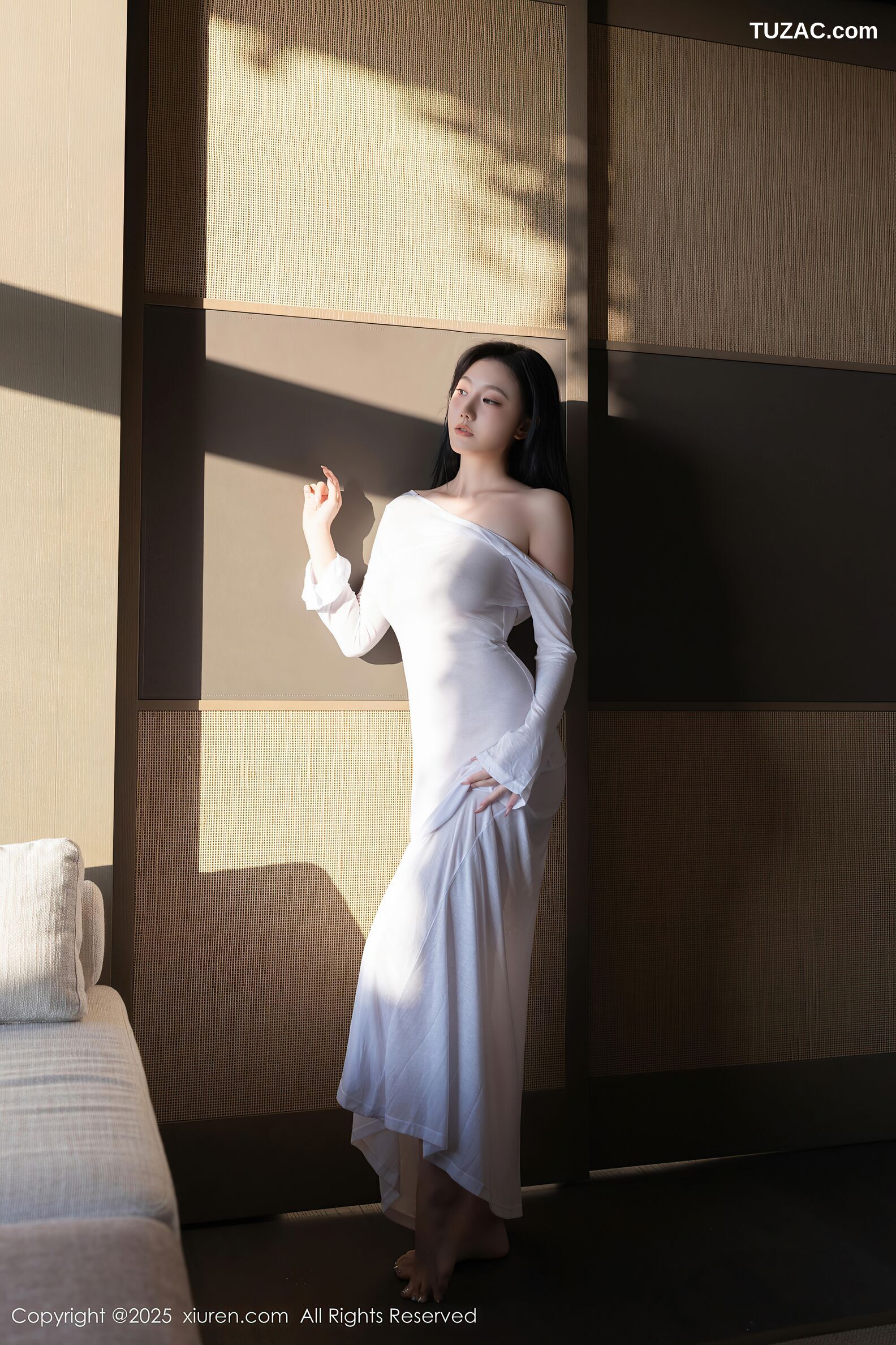 XiuRen秀人网-10747-安然anran-白色紧身连衣长裙裙诱人肉丝-2025.09.09