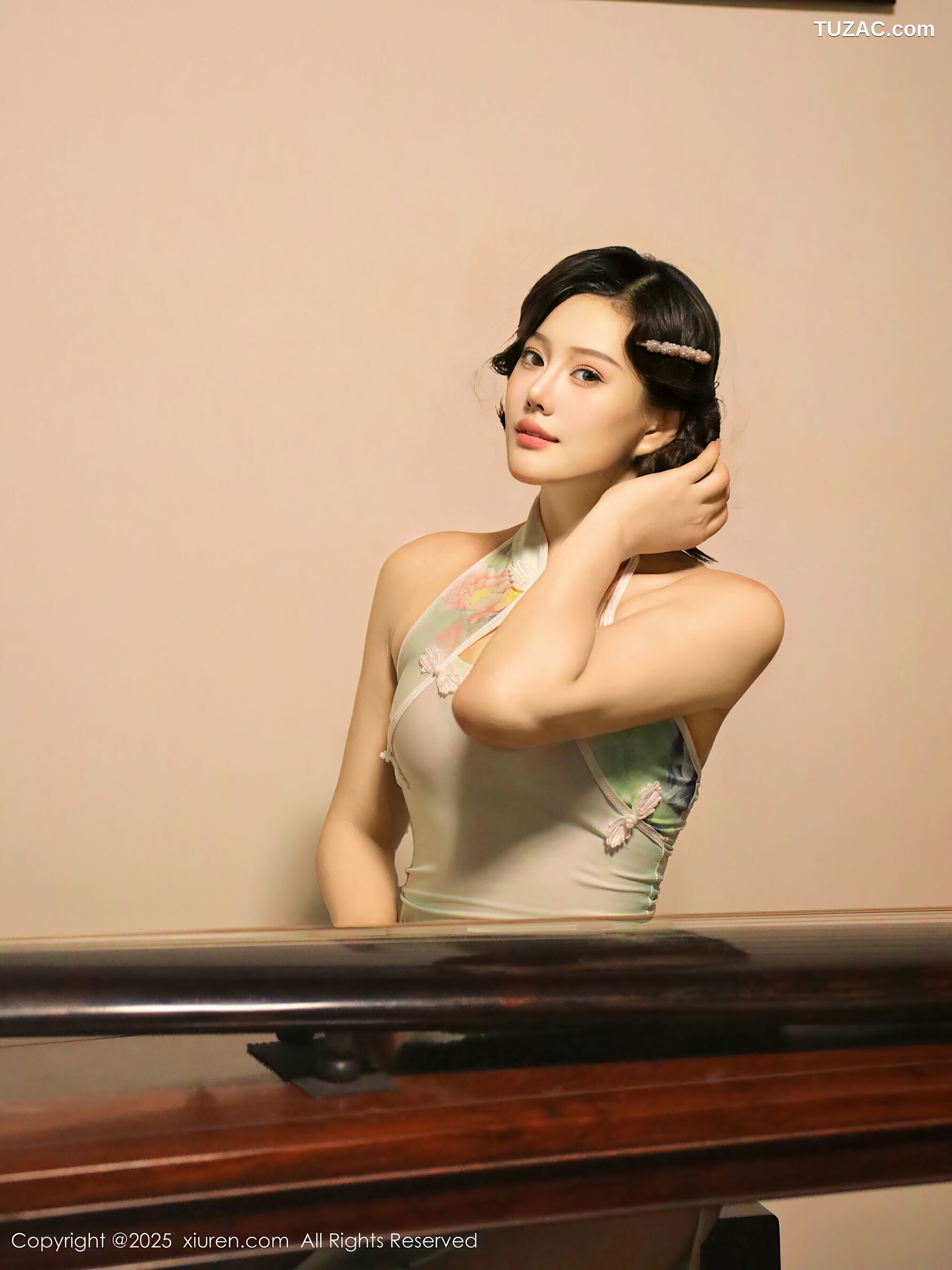 XiuRen秀人网-10749-莉莉安娜o-淡绿情趣旗袍-2025.09.10