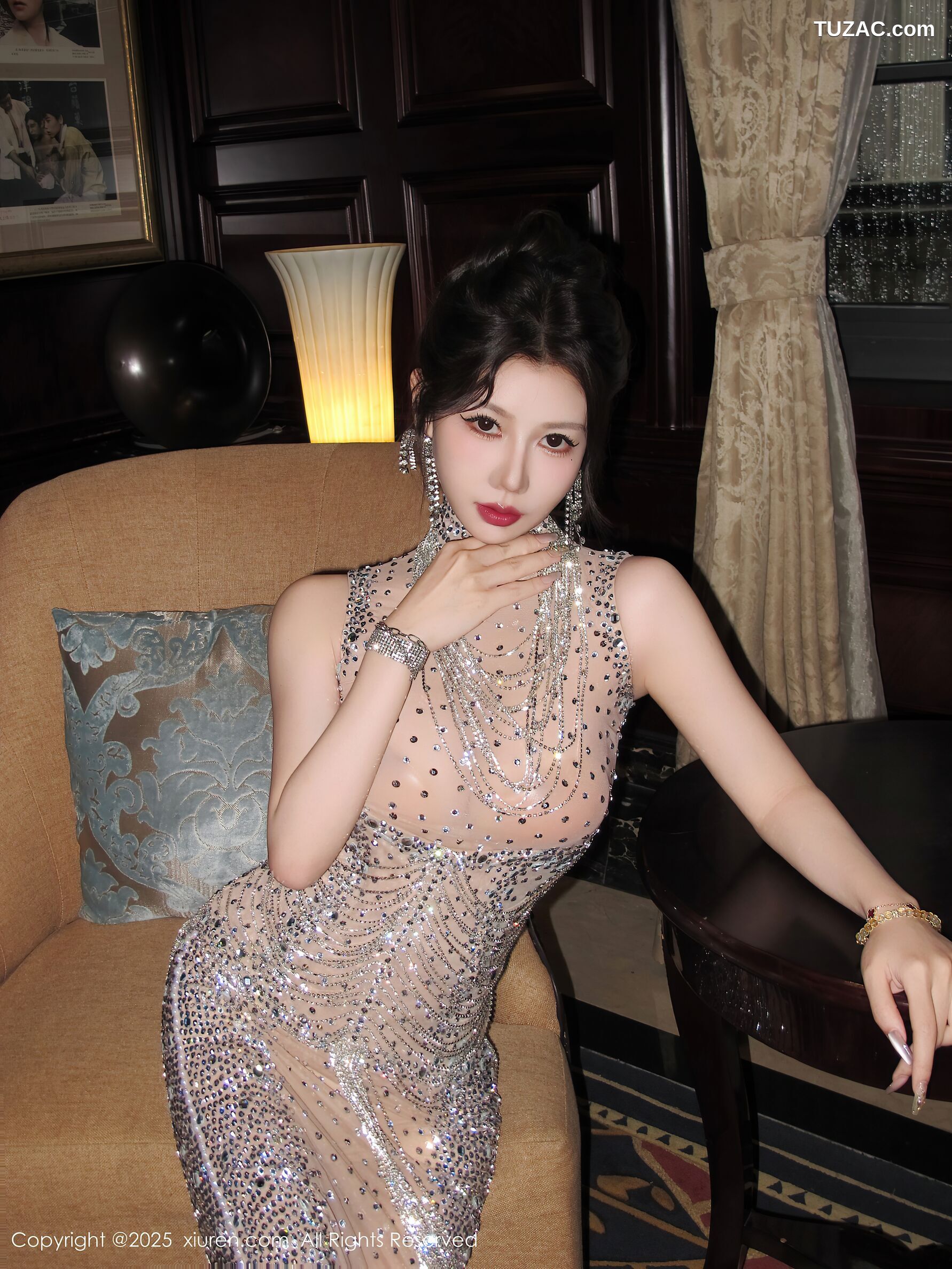 XiuRen秀人网-10802-尹甜甜-sunny-透视亮片礼裙-2025.09.24
