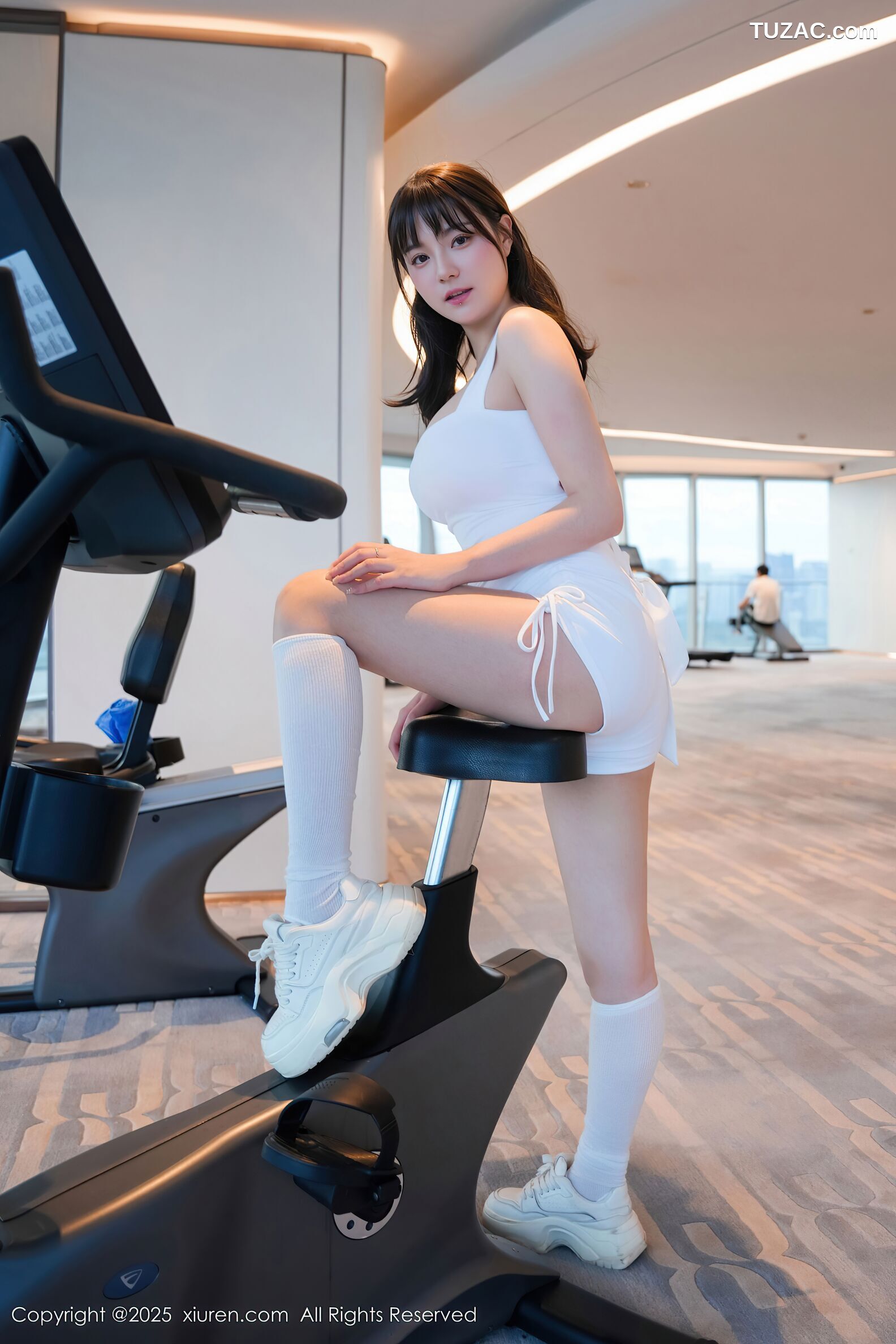 XiuRen秀人网-10808-软情-健身房场景白色运动背心短裤-2025.09.25