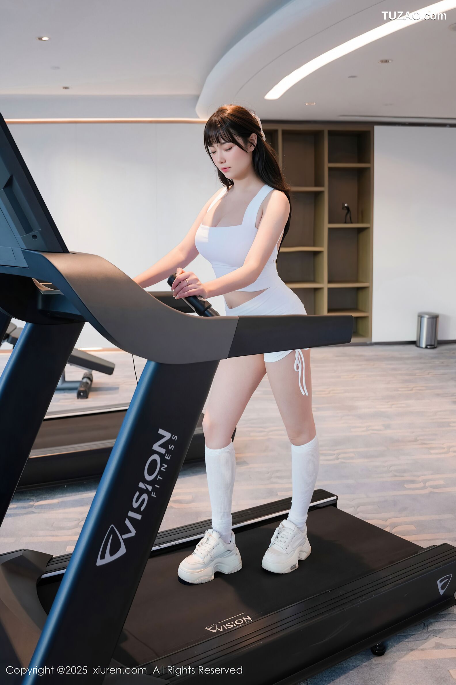 XiuRen秀人网-10808-软情-健身房场景白色运动背心短裤-2025.09.25