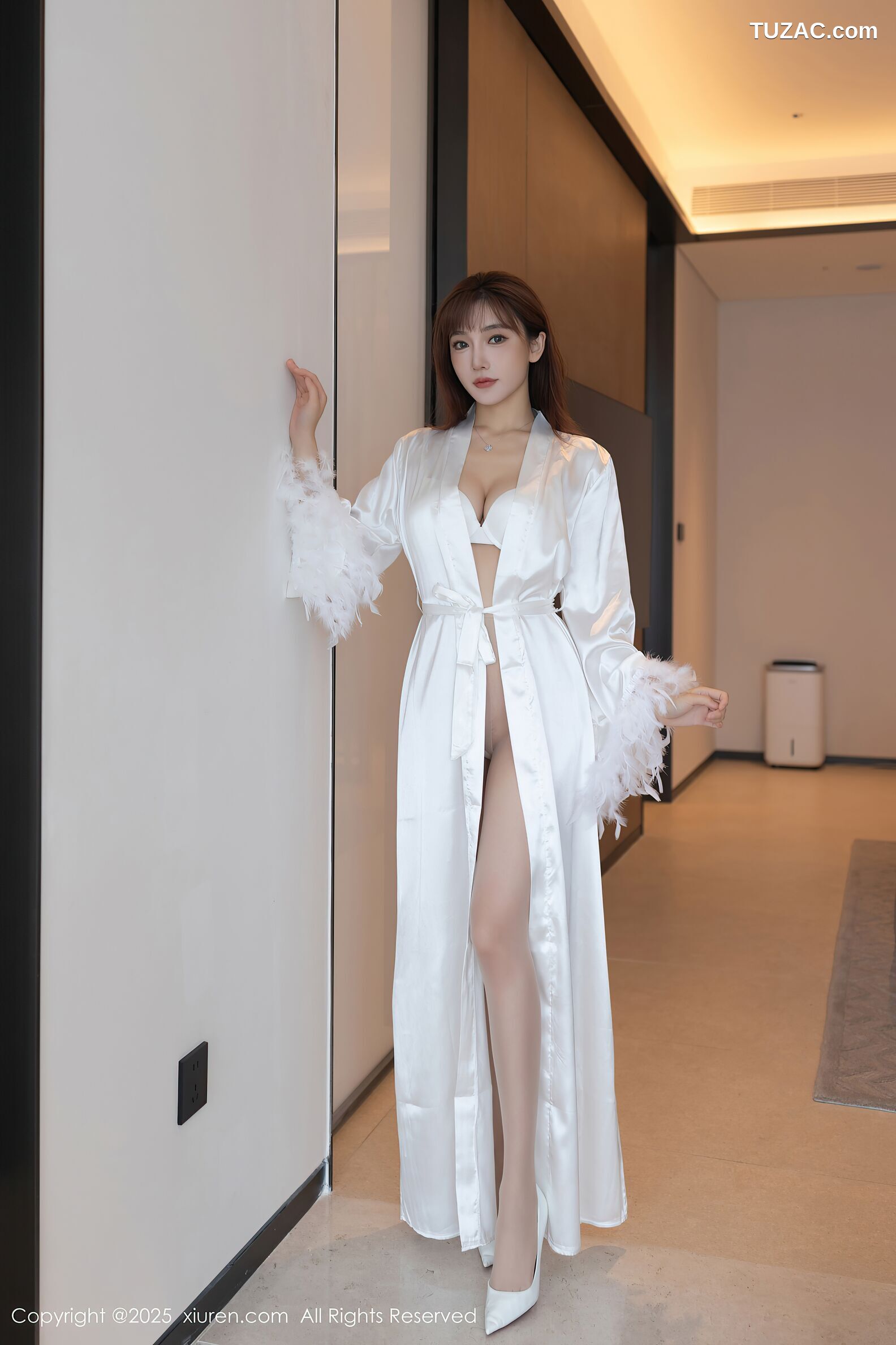XiuRen秀人网-10809-陆萱萱-白色睡袍肉色丝袜-2025.09.25