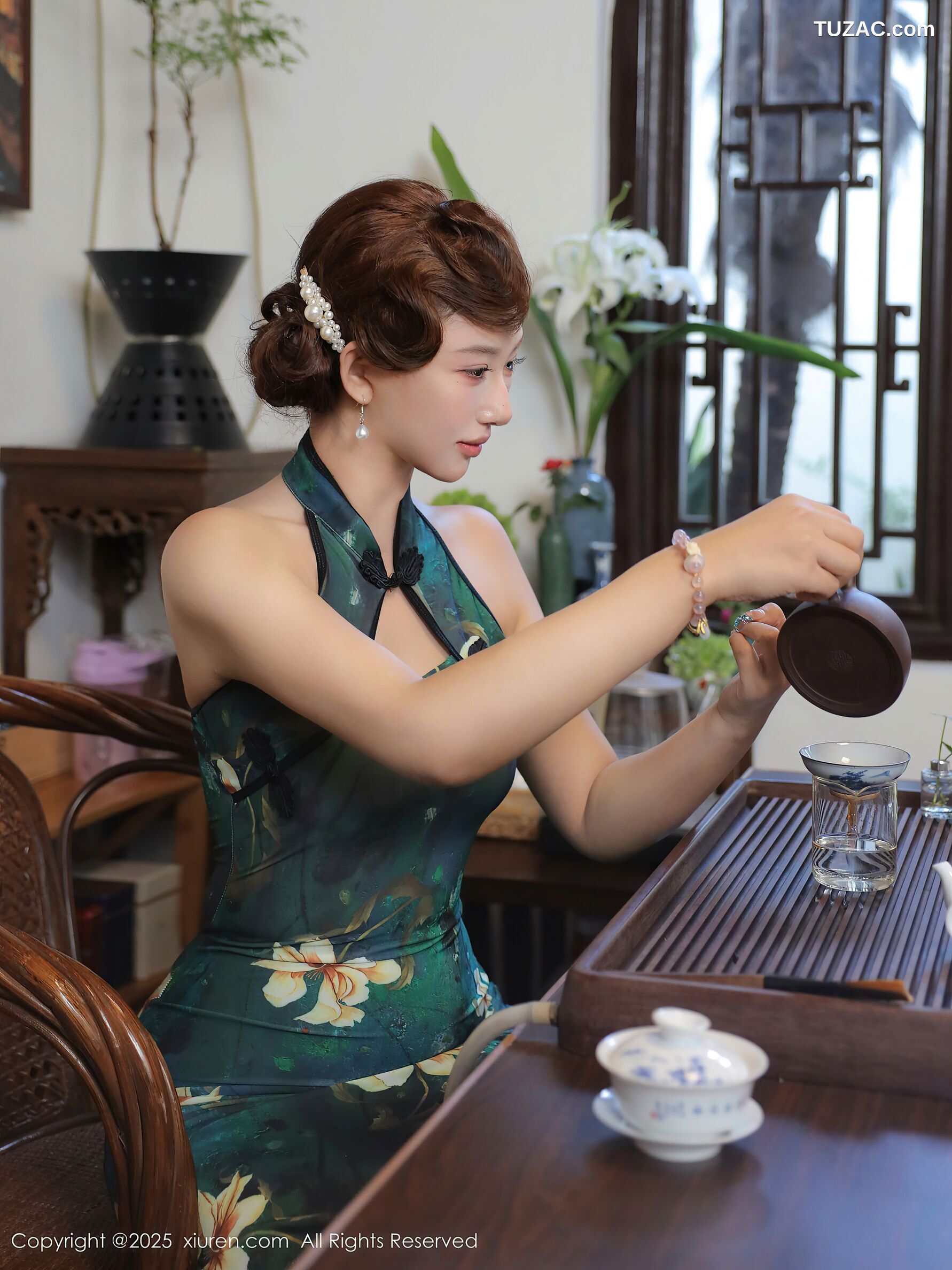 XiuRen秀人网-10815-金允希Yuki-绿色旗袍肉丝-2025.09.26