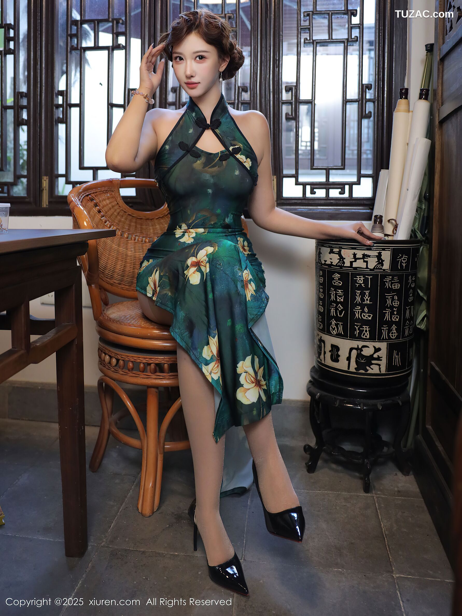 XiuRen秀人网-10815-金允希Yuki-绿色旗袍肉丝-2025.09.26