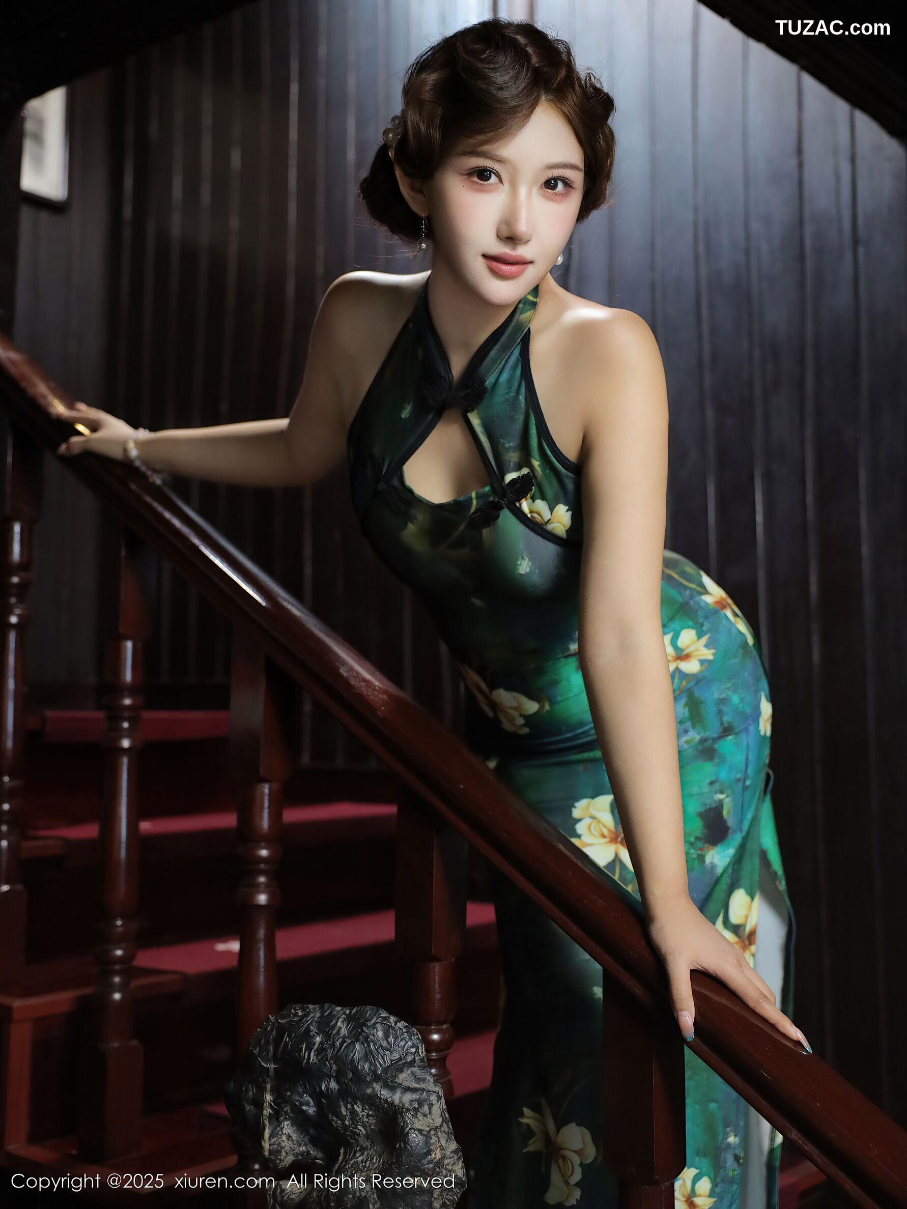 XiuRen秀人网-10815-金允希Yuki-绿色旗袍肉丝-2025.09.26