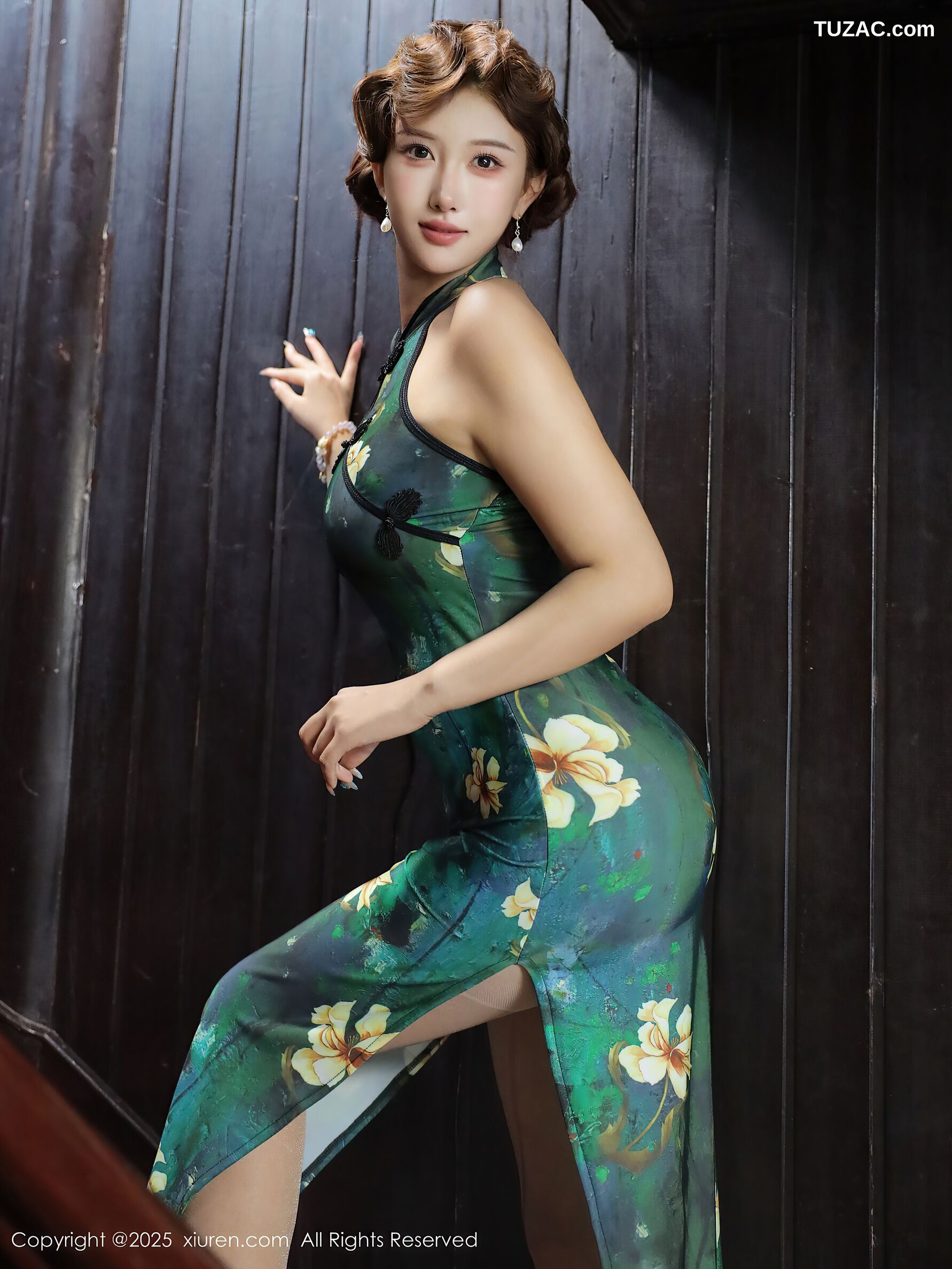 XiuRen秀人网-10815-金允希Yuki-绿色旗袍肉丝-2025.09.26