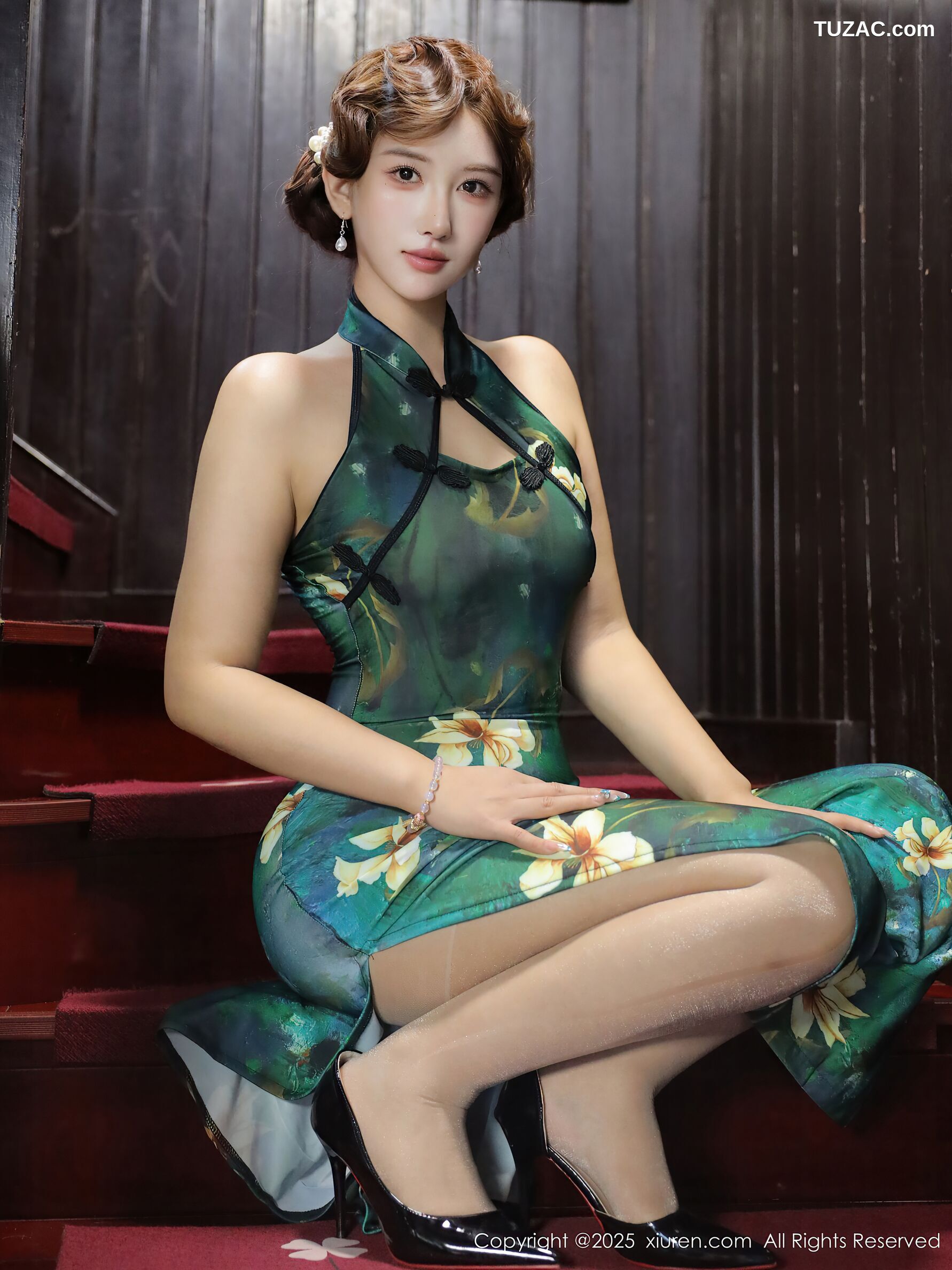XiuRen秀人网-10815-金允希Yuki-绿色旗袍肉丝-2025.09.26