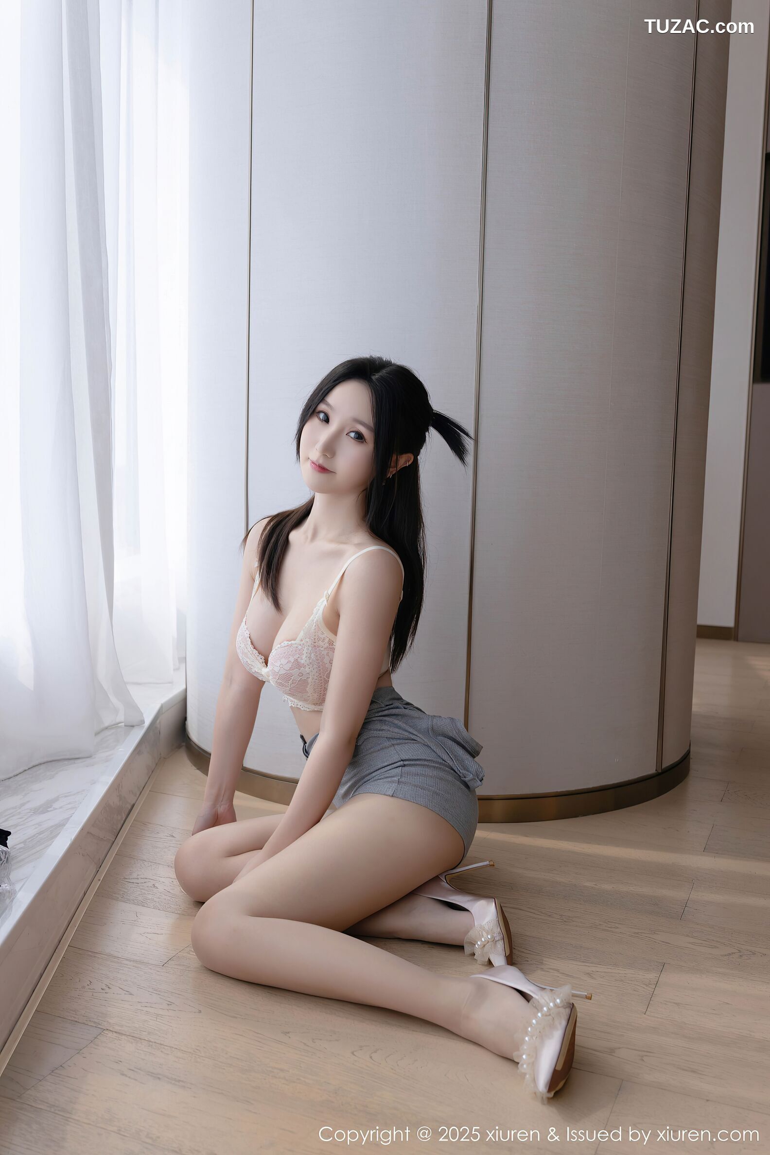 XiuRen秀人网-10826-杏子Yada-灰色连衣短裙-情趣兔子装网格袜-2025.09.29