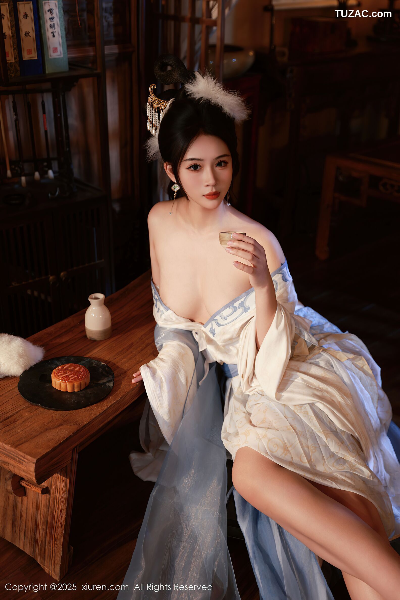 XiuRen秀人网-10835-南乔-中秋主题汉服白衣水蓝色肚兜-2025.09.30