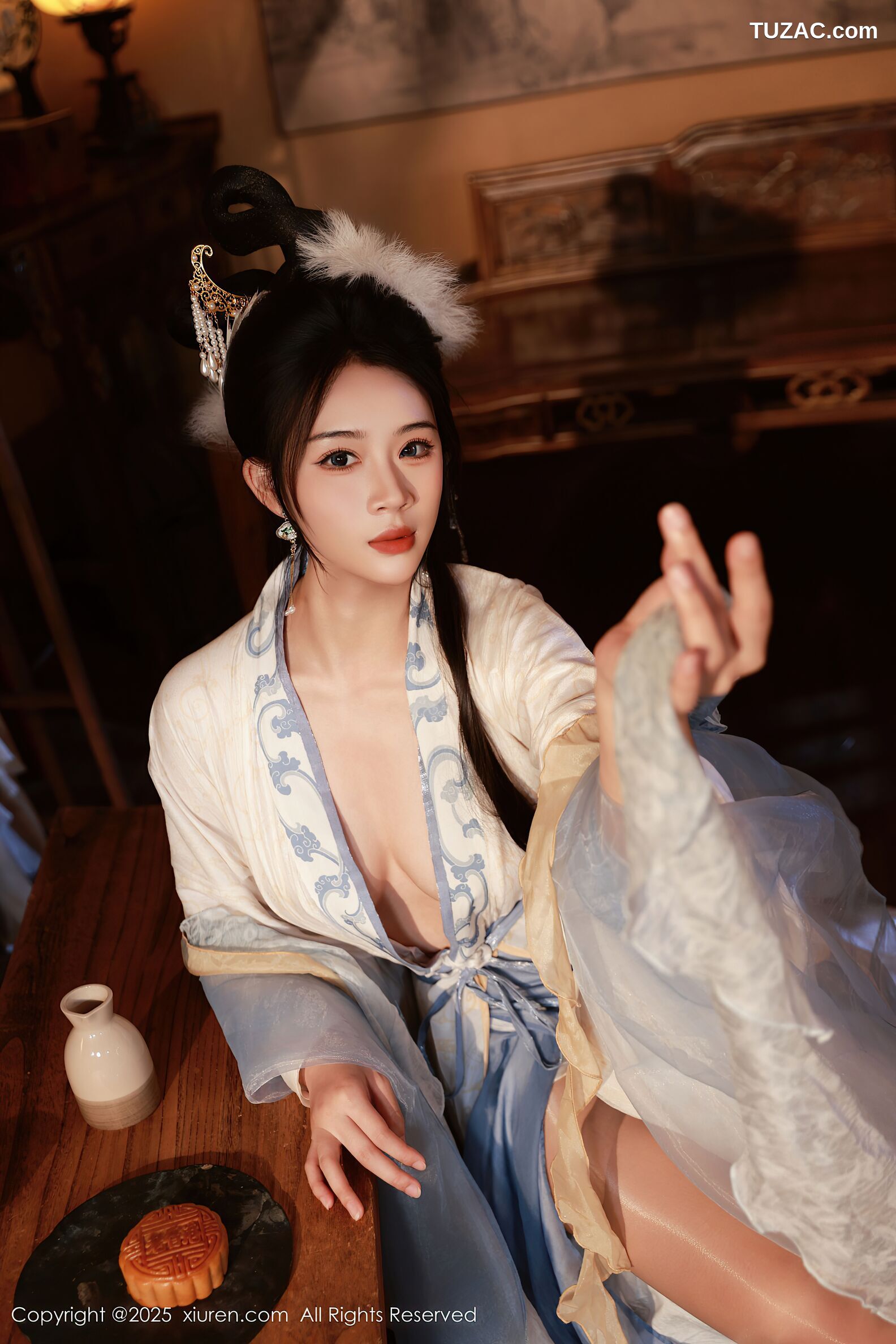 XiuRen秀人网-10835-南乔-中秋主题汉服白衣水蓝色肚兜-2025.09.30