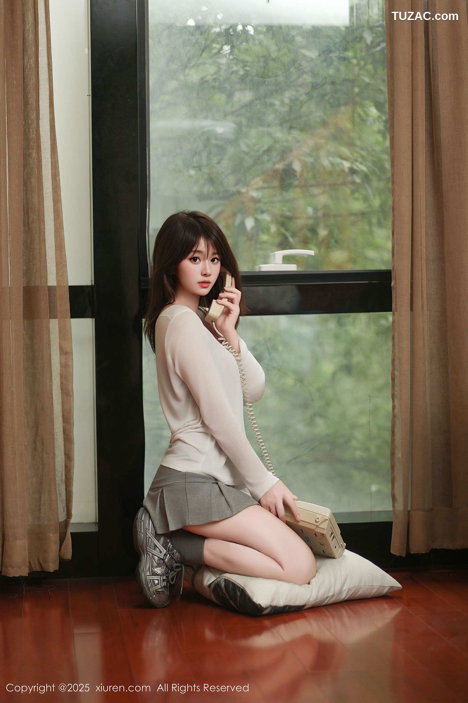 XiuRen秀人网-10845-炎恬kitty-柔美身段浅色短裙-2025.10.10
