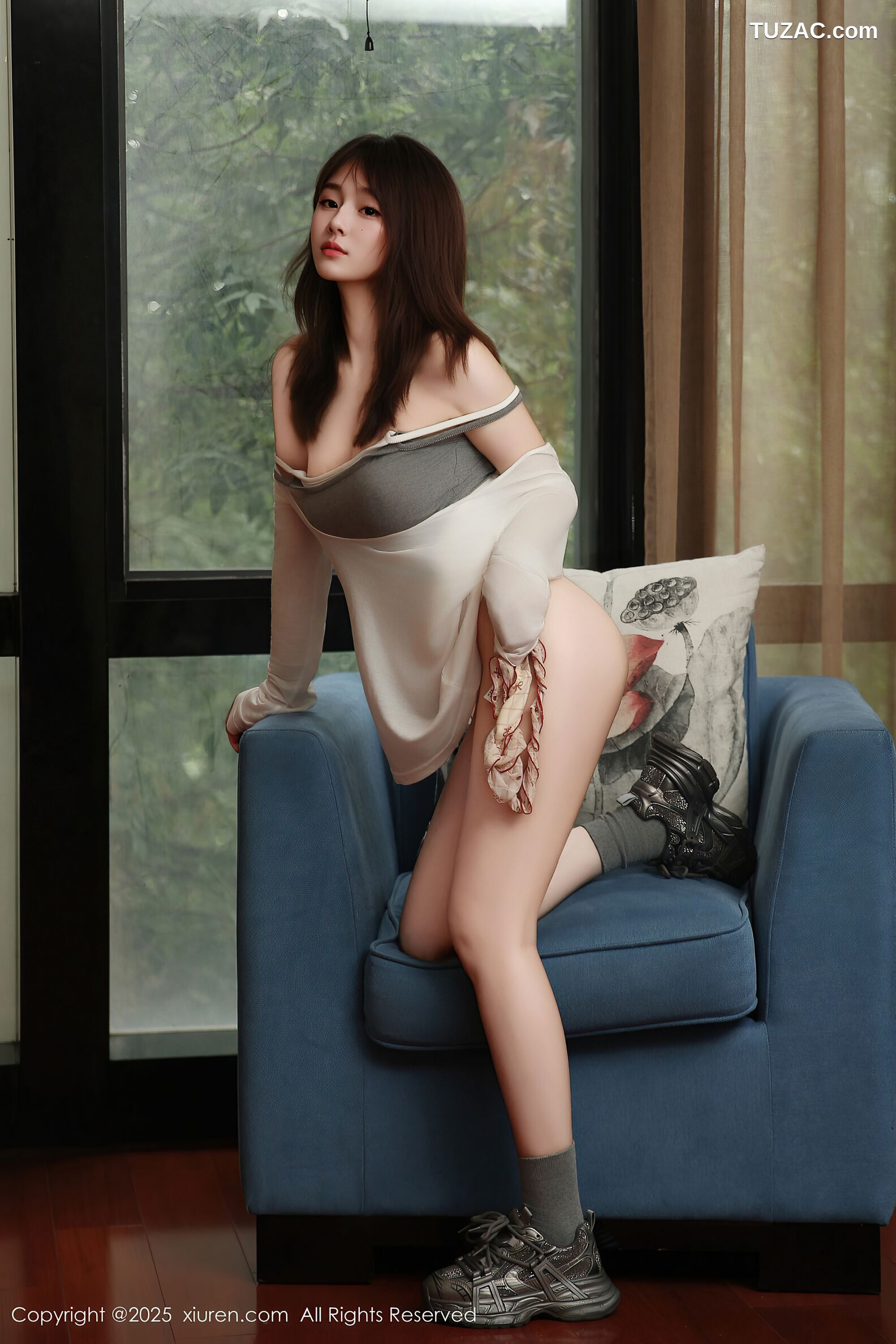 XiuRen秀人网-10845-炎恬kitty-柔美身段浅色短裙-2025.10.10