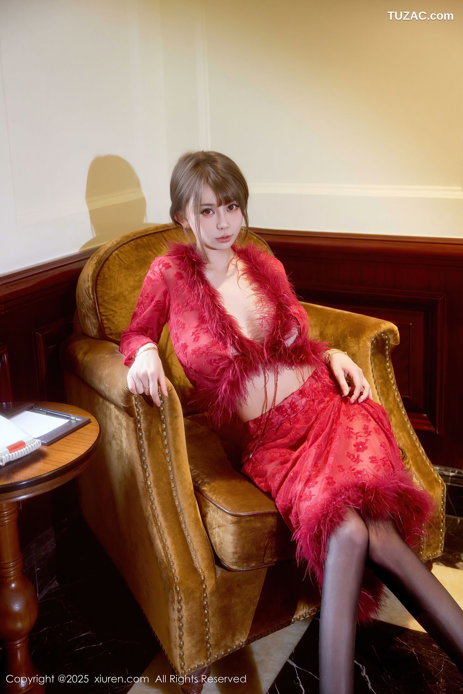 XiuRen秀人网-10848-Zoe柚柚-美乳玉背红色复古服饰-2025.10.10